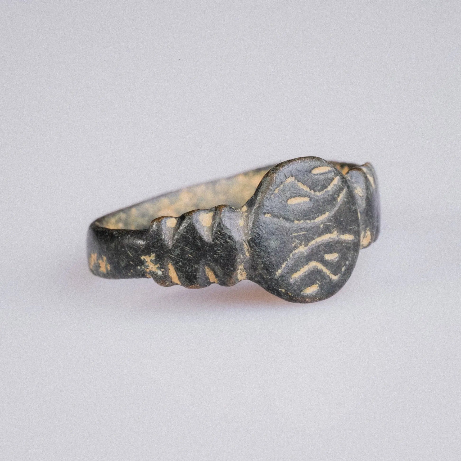 Late Roman Bronze Ring with Apotropaic Motif – “Praesidium” (3rd–5th CE) – EU 51 / US 5.75 Aurora Antiqua