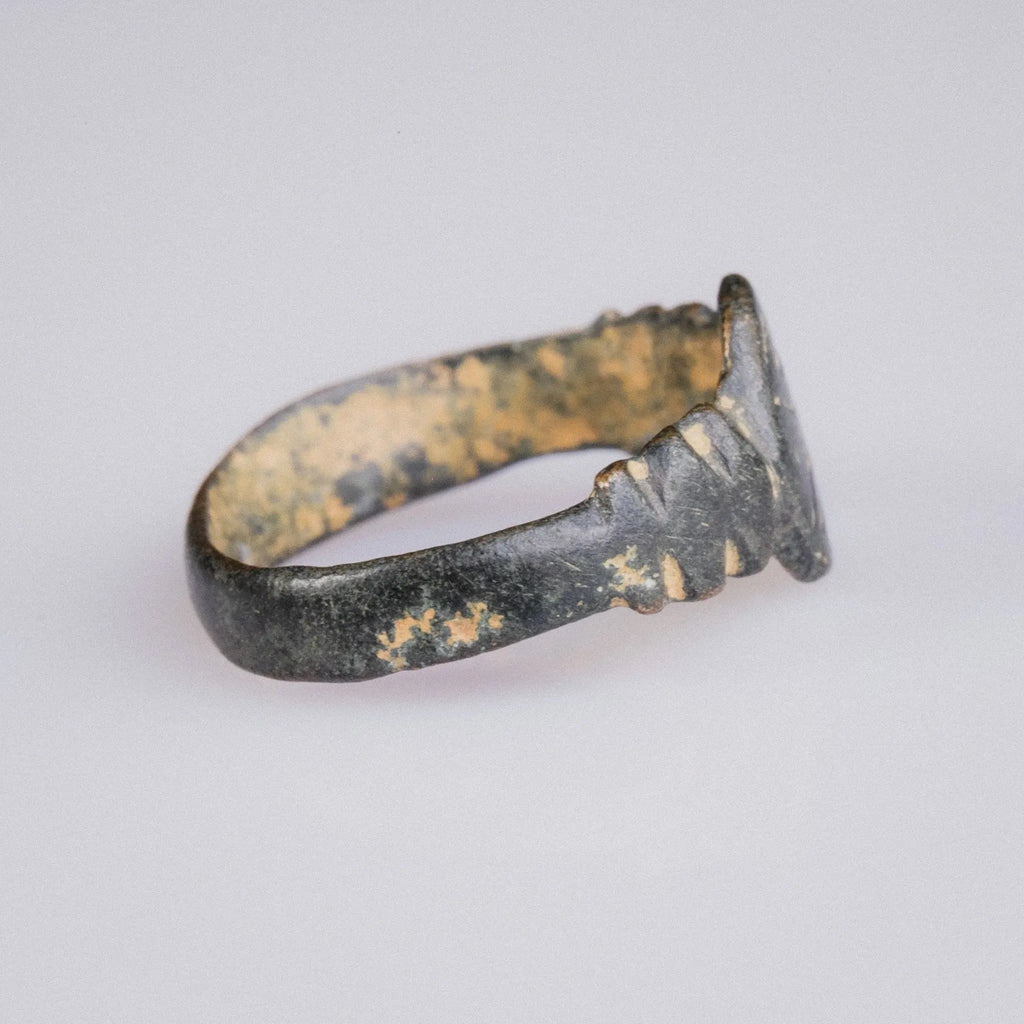 Late Roman Bronze Ring with Apotropaic Motif – “Praesidium” (3rd–5th CE) – EU 51 / US 5.75 Aurora Antiqua