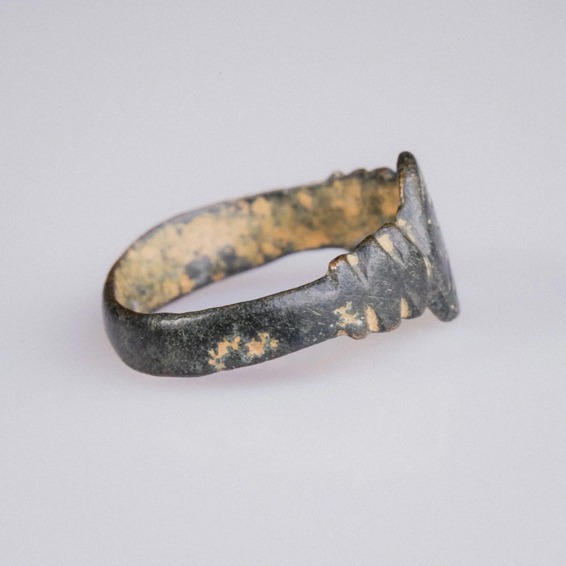 Late Roman Bronze Ring with Apotropaic Motif – “Praesidium” (3rd–5th CE) – EU 51 / US 5.75 Aurora Antiqua