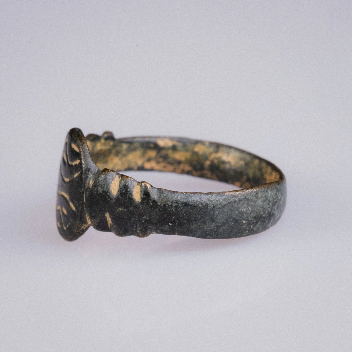 Late Roman Bronze Ring with Apotropaic Motif – “Praesidium” (3rd–5th CE) – EU 51 / US 5.75 Aurora Antiqua