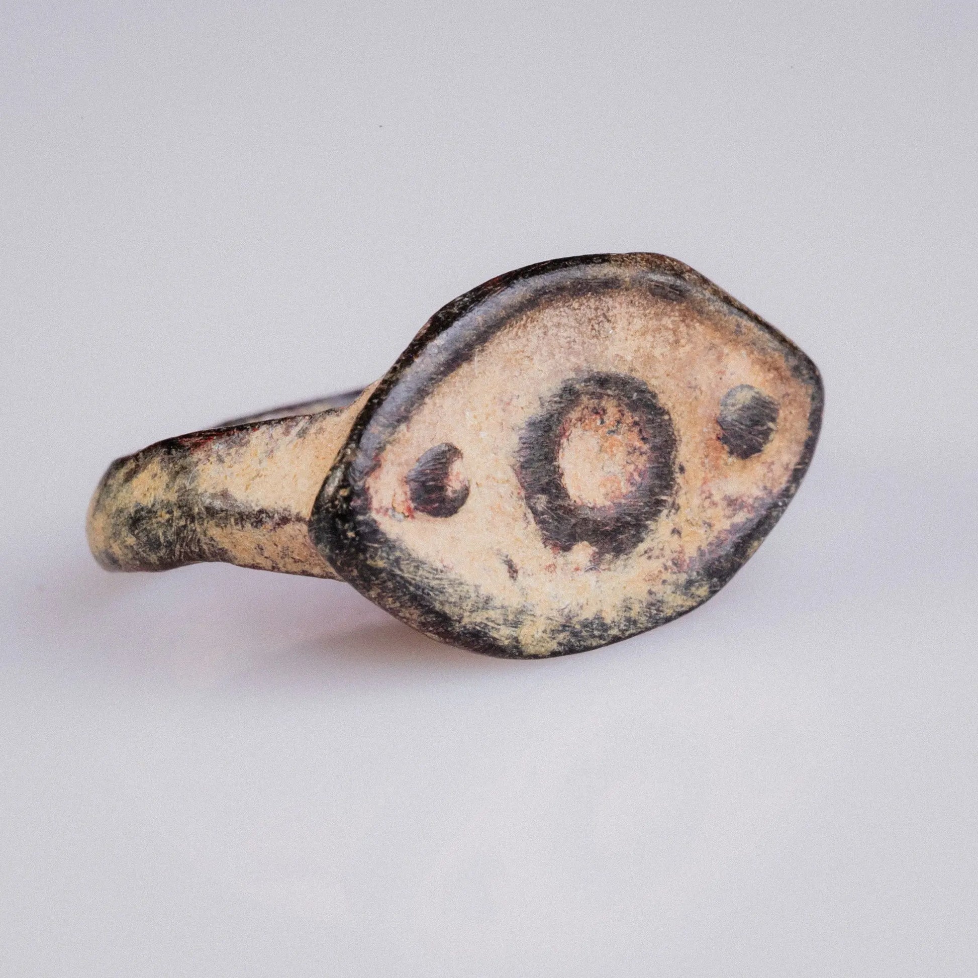 Late Roman Bronze Ring with Apotropaic Eye Motif – “Tutela” (3rd–4th CE) – EU 51 / US 5.75 Aurora Antiqua