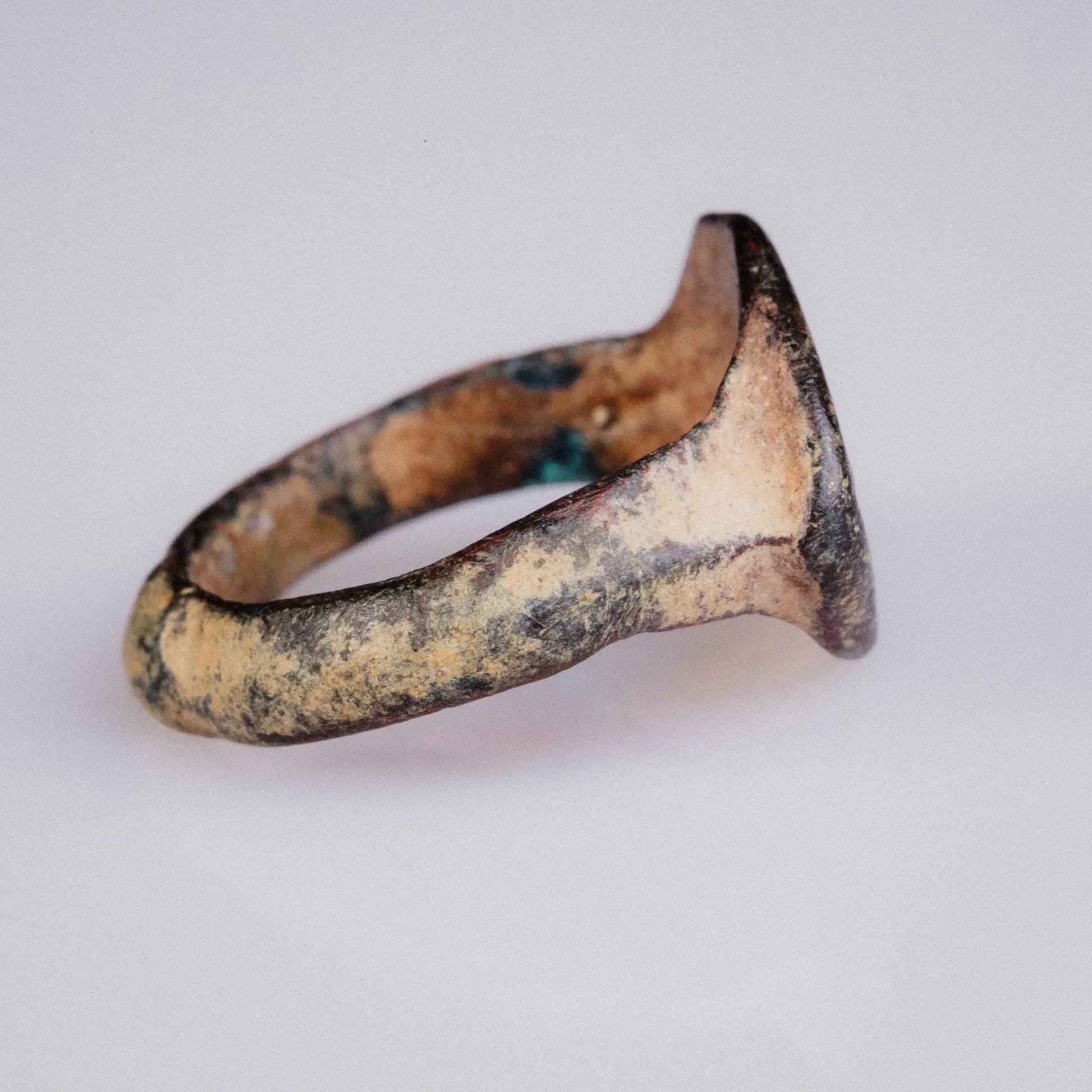 Late Roman Bronze Ring with Apotropaic Eye Motif – “Tutela” (3rd–4th CE) – EU 51 / US 5.75 Aurora Antiqua