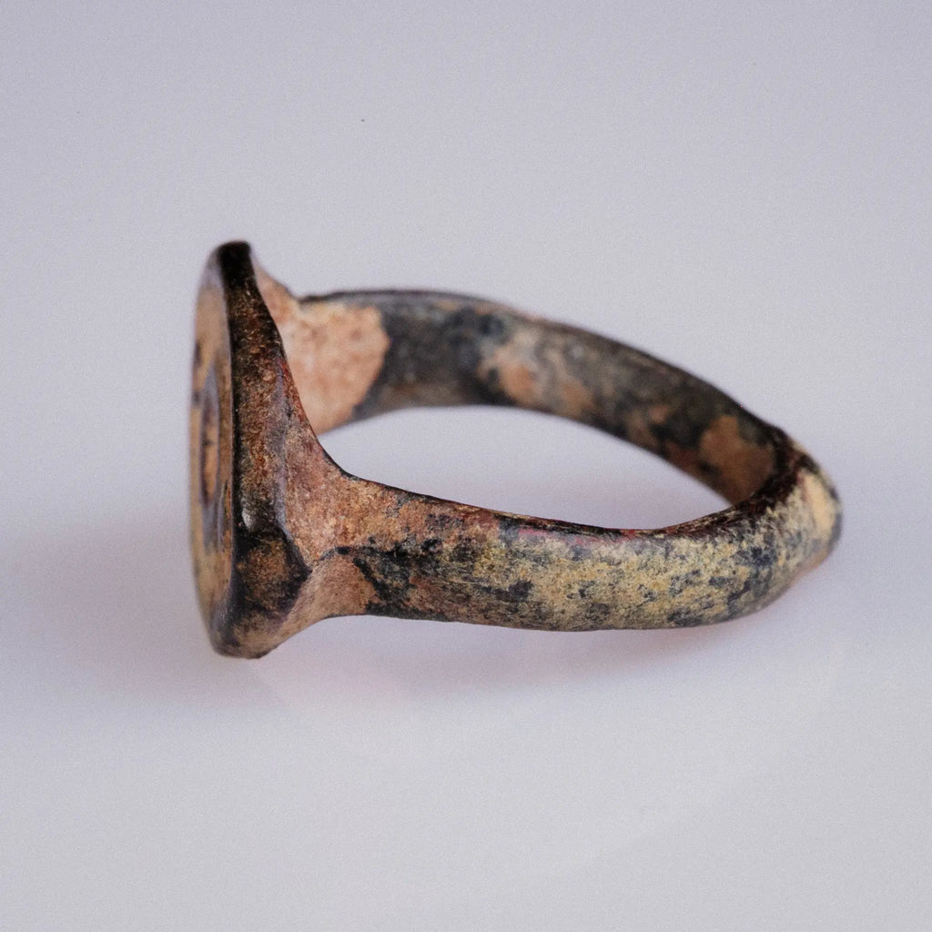 Late Roman Bronze Ring with Apotropaic Eye Motif – “Tutela” (3rd–4th CE) – EU 51 / US 5.75 Aurora Antiqua