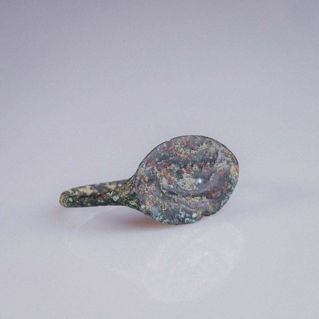 Roman Provincial Bronze Signet Ring with Figural Scene – “Aurelianus” (1st BCE–2nd CE) – EU 63 / US 10.5 Aurora Antiqua