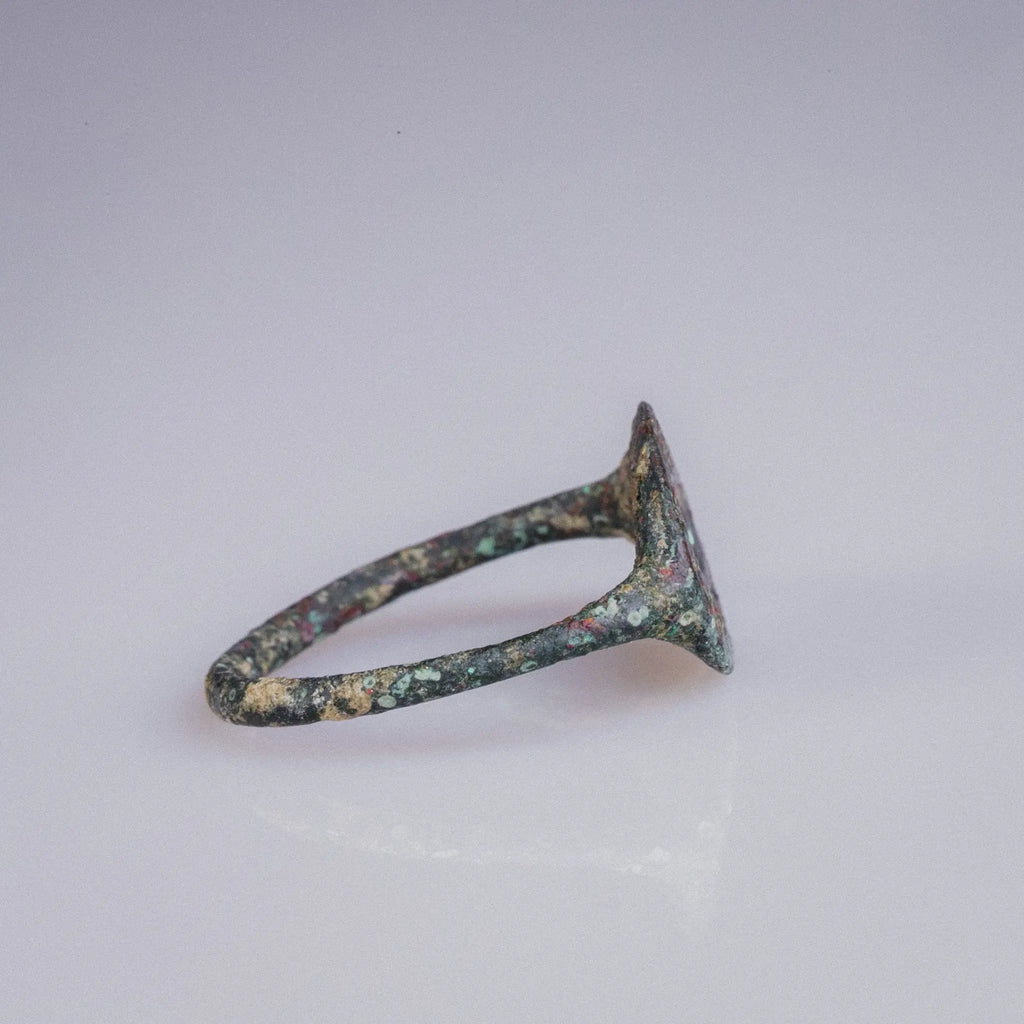 Roman Provincial Bronze Signet Ring with Figural Scene – “Aurelianus” (1st BCE–2nd CE) – EU 63 / US 10.5 Aurora Antiqua