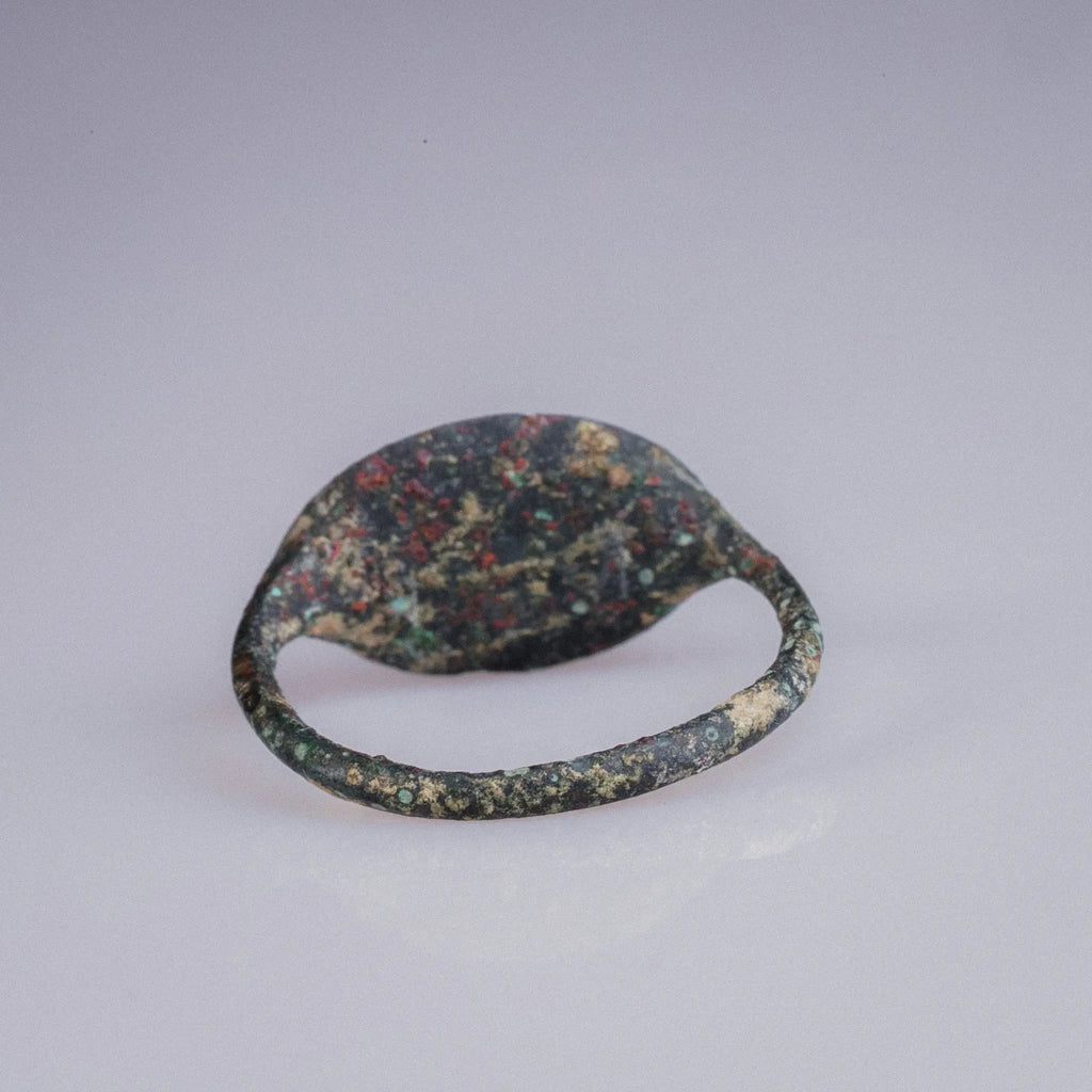 Roman Provincial Bronze Signet Ring with Figural Scene – “Aurelianus” (1st BCE–2nd CE) – EU 63 / US 10.5 Aurora Antiqua