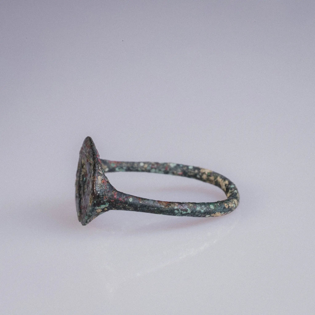 Roman Provincial Bronze Signet Ring with Figural Scene – “Aurelianus” (1st BCE–2nd CE) – EU 63 / US 10.5 Aurora Antiqua