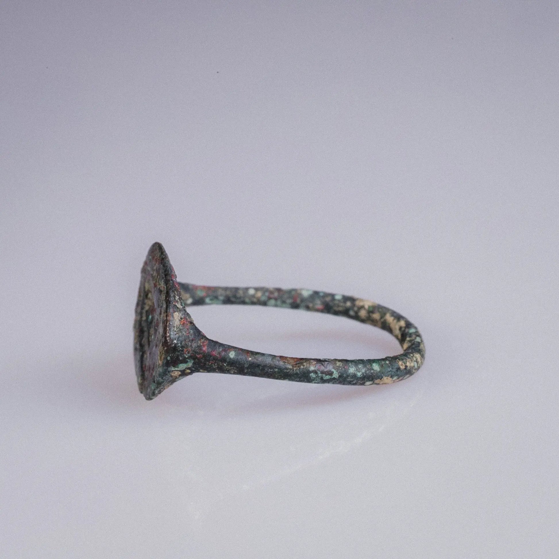 Roman Provincial Bronze Signet Ring with Figural Scene – “Aurelianus” (1st BCE–2nd CE) – EU 63 / US 10.5 Aurora Antiqua