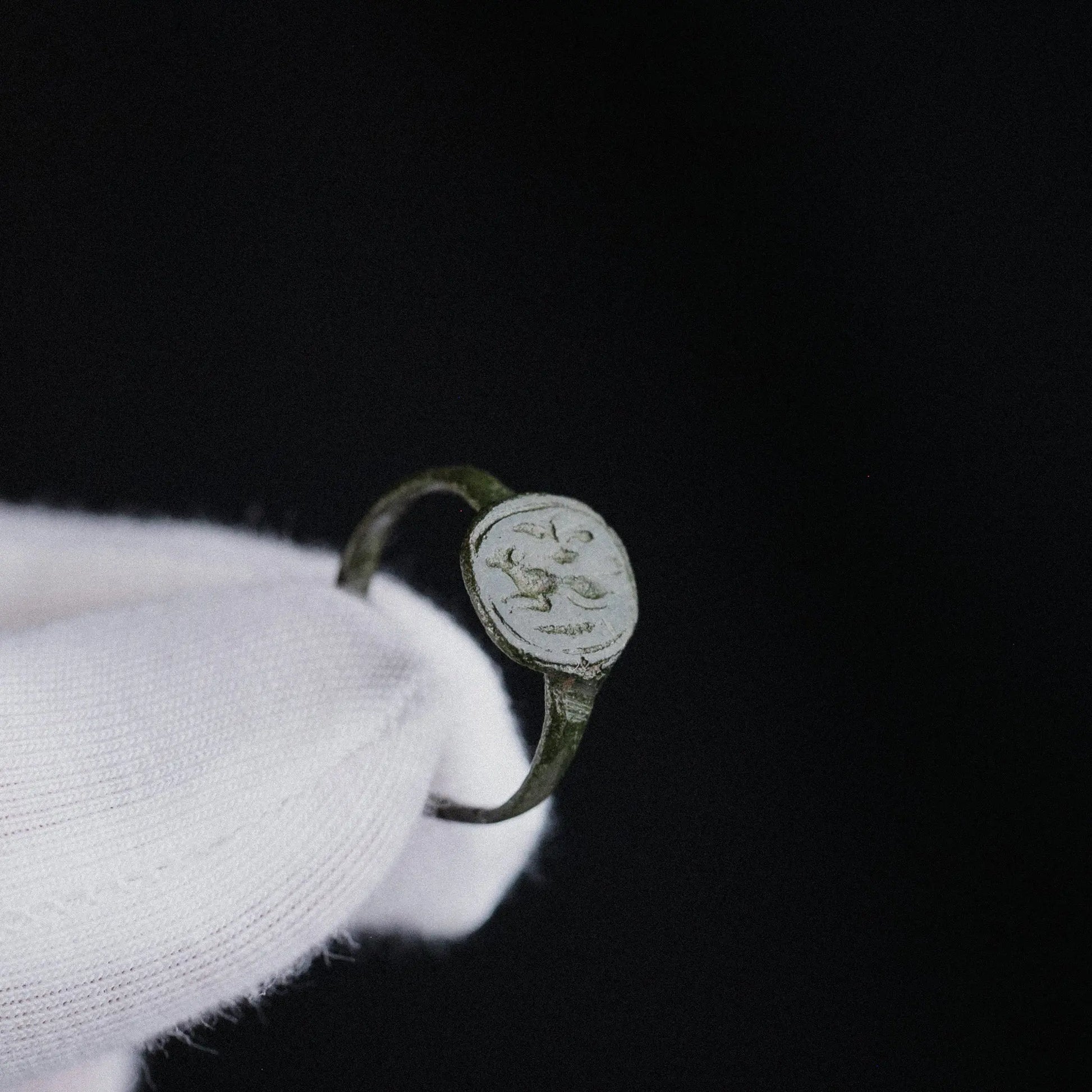 Medieval European Bronze Signet Ring with Bird Motif – “Osbert” (12th–15th c. AD) – EU 52 / US 6.25 Aurora Antiqua