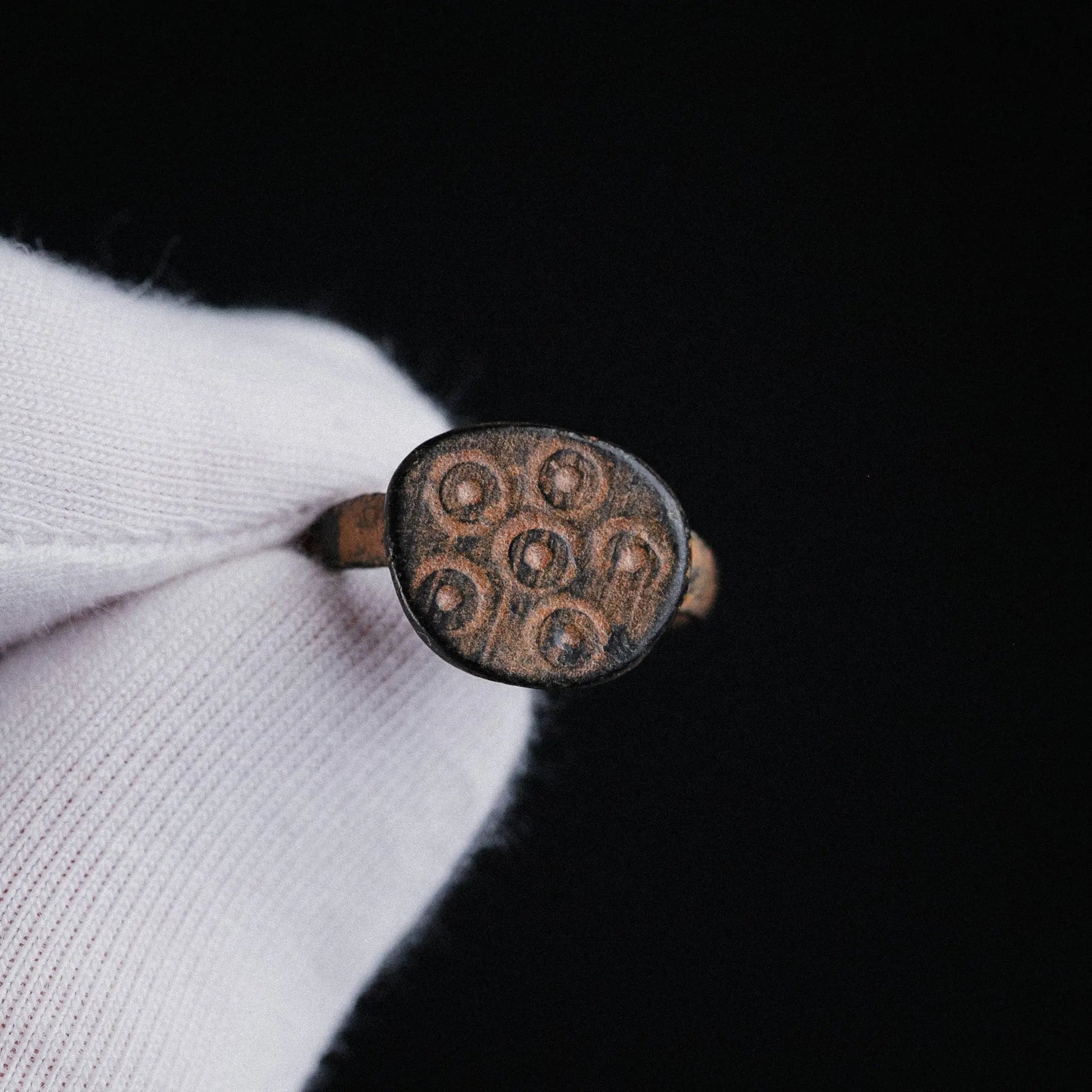 Late Roman Bronze Signet Ring with Punch Dot Motif – “Vigil” (3rd–5th CE) – EU 49 / US 5 Aurora Antiqua