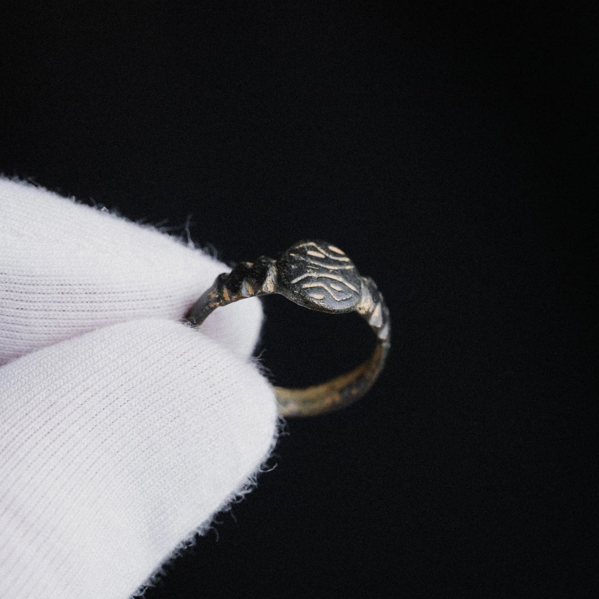 Late Roman Bronze Ring with Apotropaic Motif – “Praesidium” (3rd–5th CE) – EU 51 / US 5.75 Aurora Antiqua