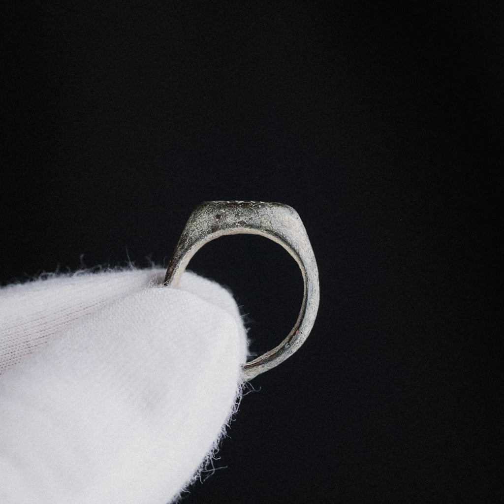 Late Roman Bronze Ring with Radiating Motif – “Solinus” (3rd–5th CE) – EU 49 / US 5 Aurora Antiqua