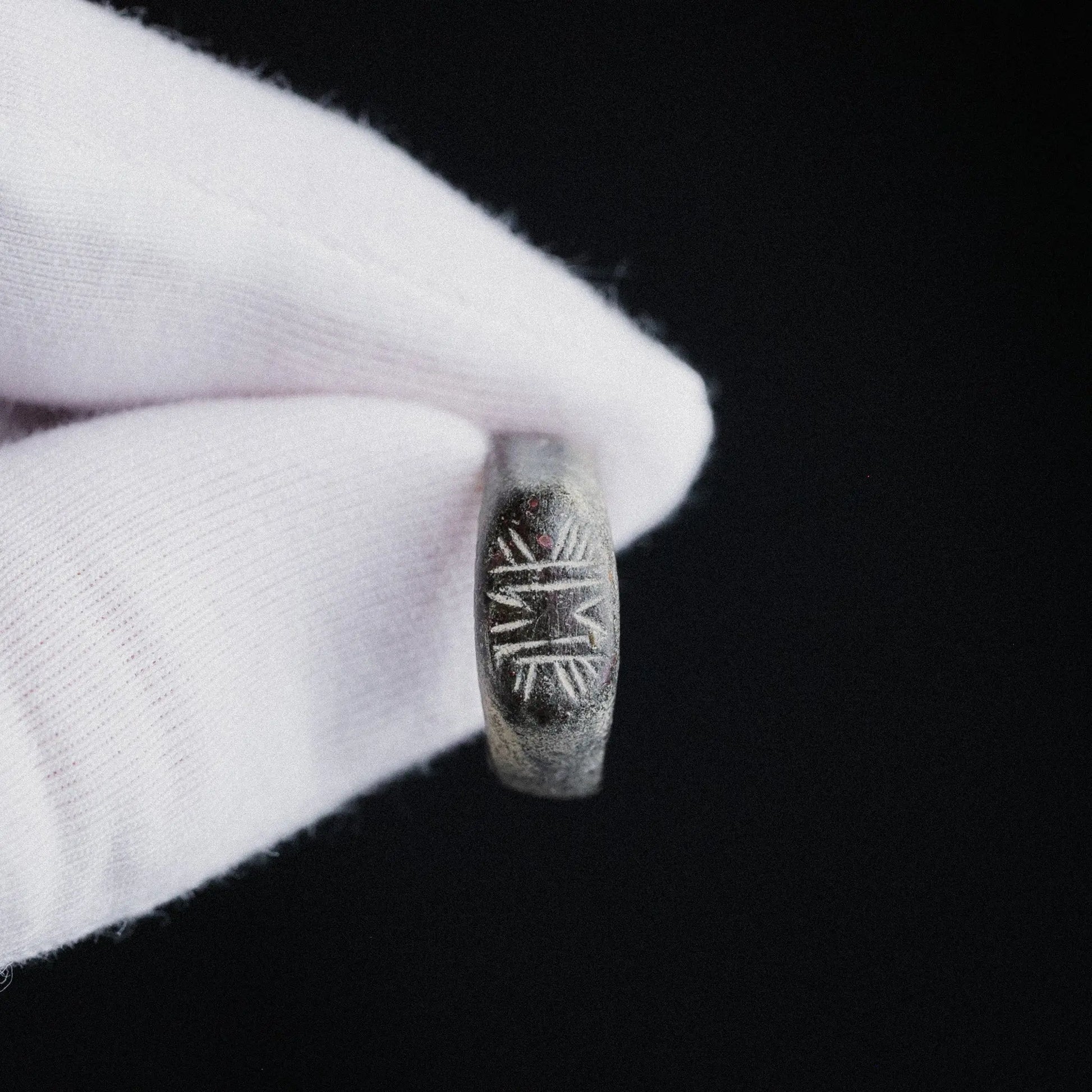 Late Roman Bronze Ring with Radiating Motif – “Solinus” (3rd–5th CE) – EU 49 / US 5 Aurora Antiqua