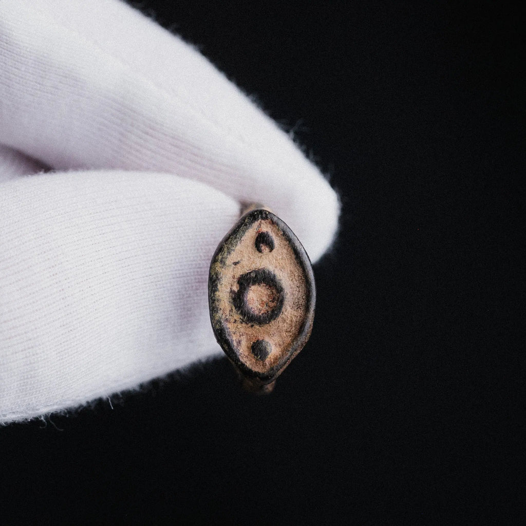 Late Roman Bronze Ring with Apotropaic Eye Motif – “Tutela” (3rd–4th CE) – EU 51 / US 5.75 Aurora Antiqua