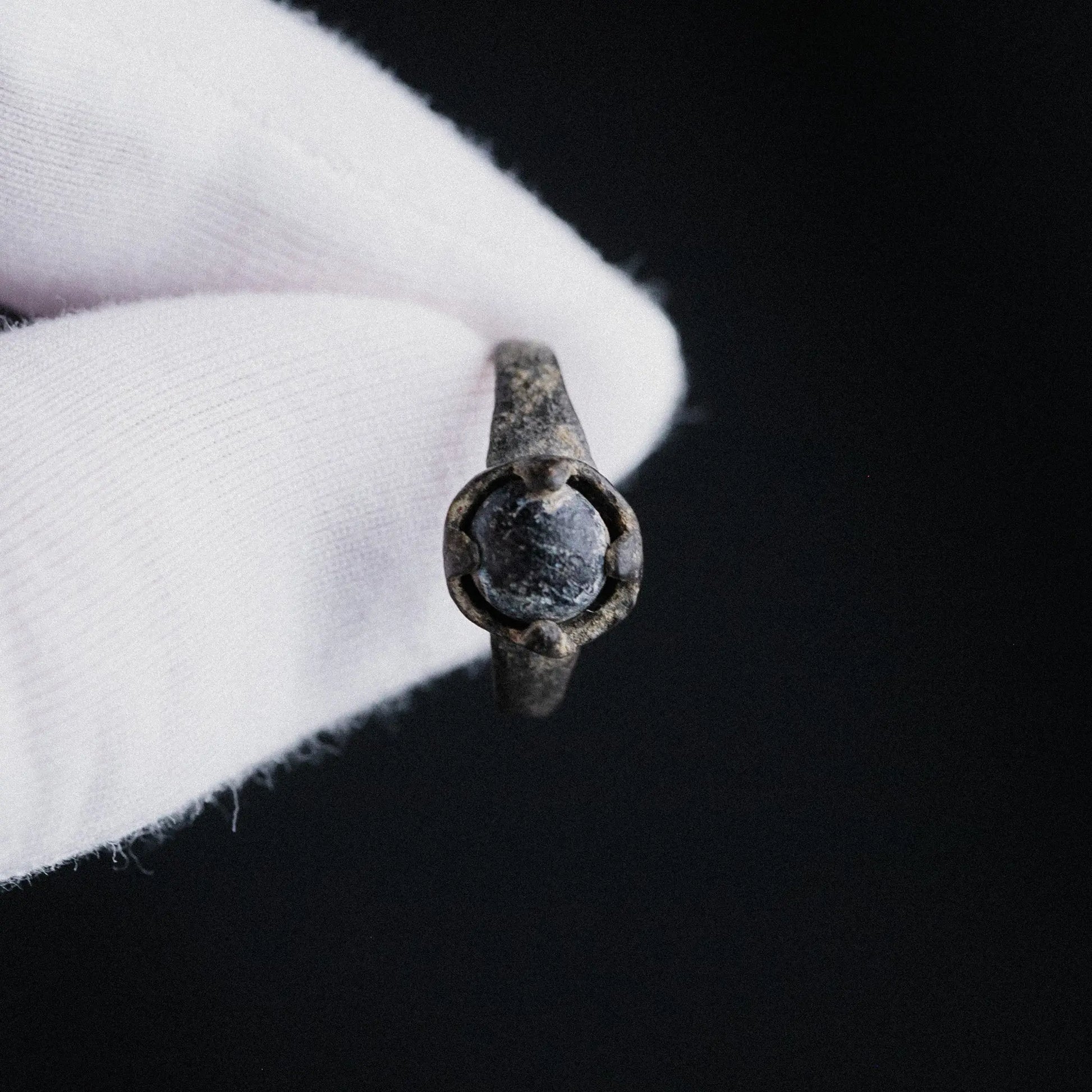 Medieval Bronze Ring with Glass Cabochon – “Oculus” (12th–14th CE) – EU 50 / US 5.25 Aurora Antiqua