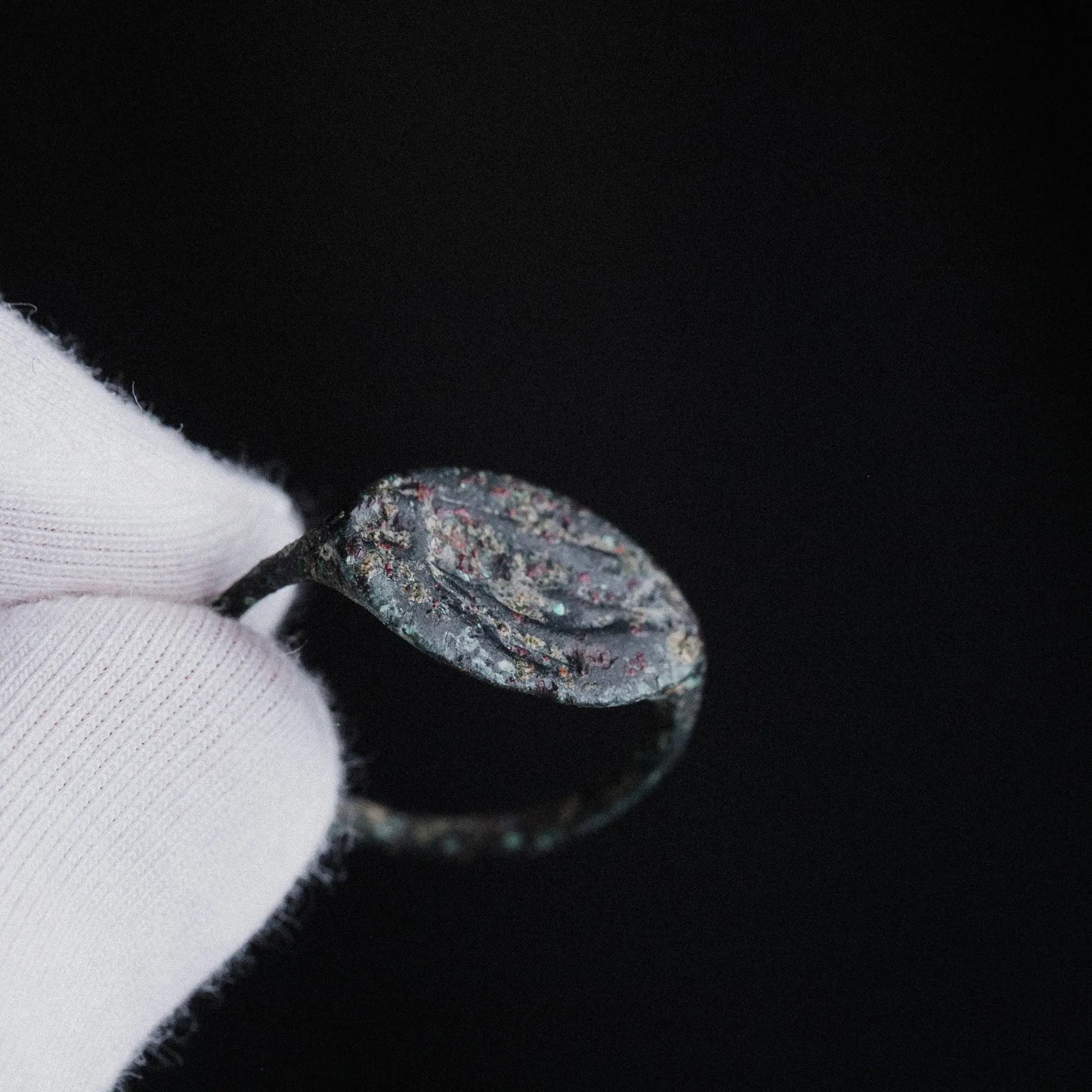 Roman Provincial Bronze Signet Ring with Figural Scene – “Aurelianus” (1st BCE–2nd CE) – EU 63 / US 10.5 Aurora Antiqua