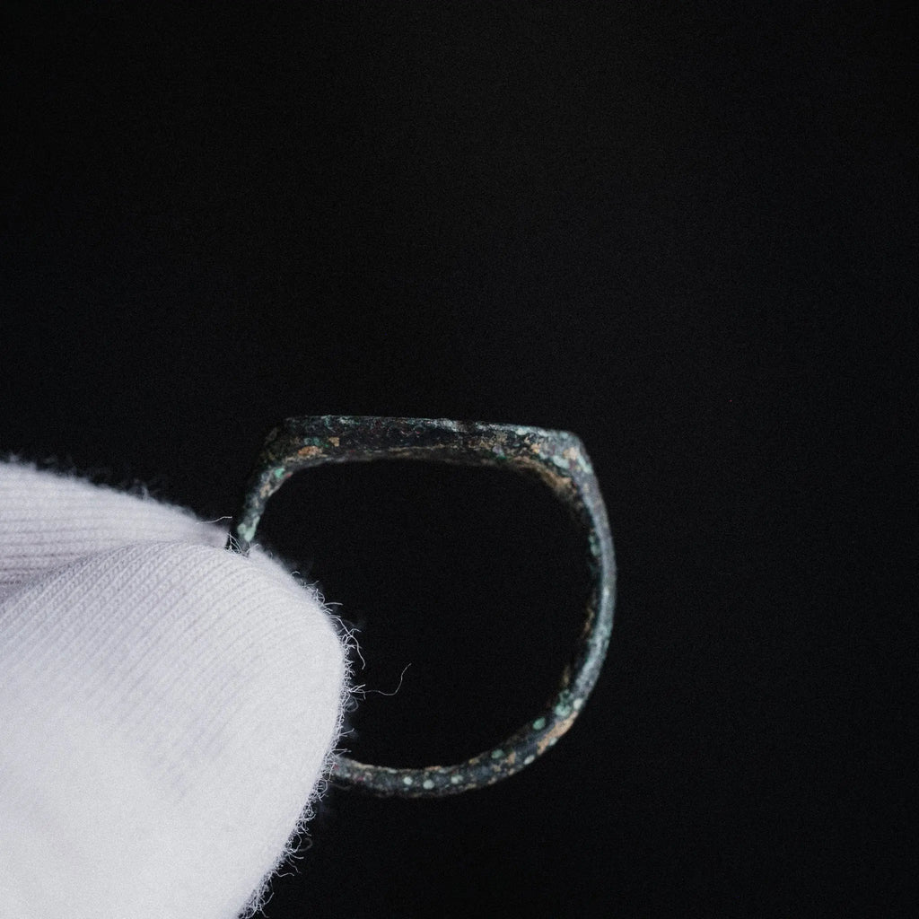 Roman Provincial Bronze Signet Ring with Figural Scene – “Aurelianus” (1st BCE–2nd CE) – EU 63 / US 10.5 Aurora Antiqua