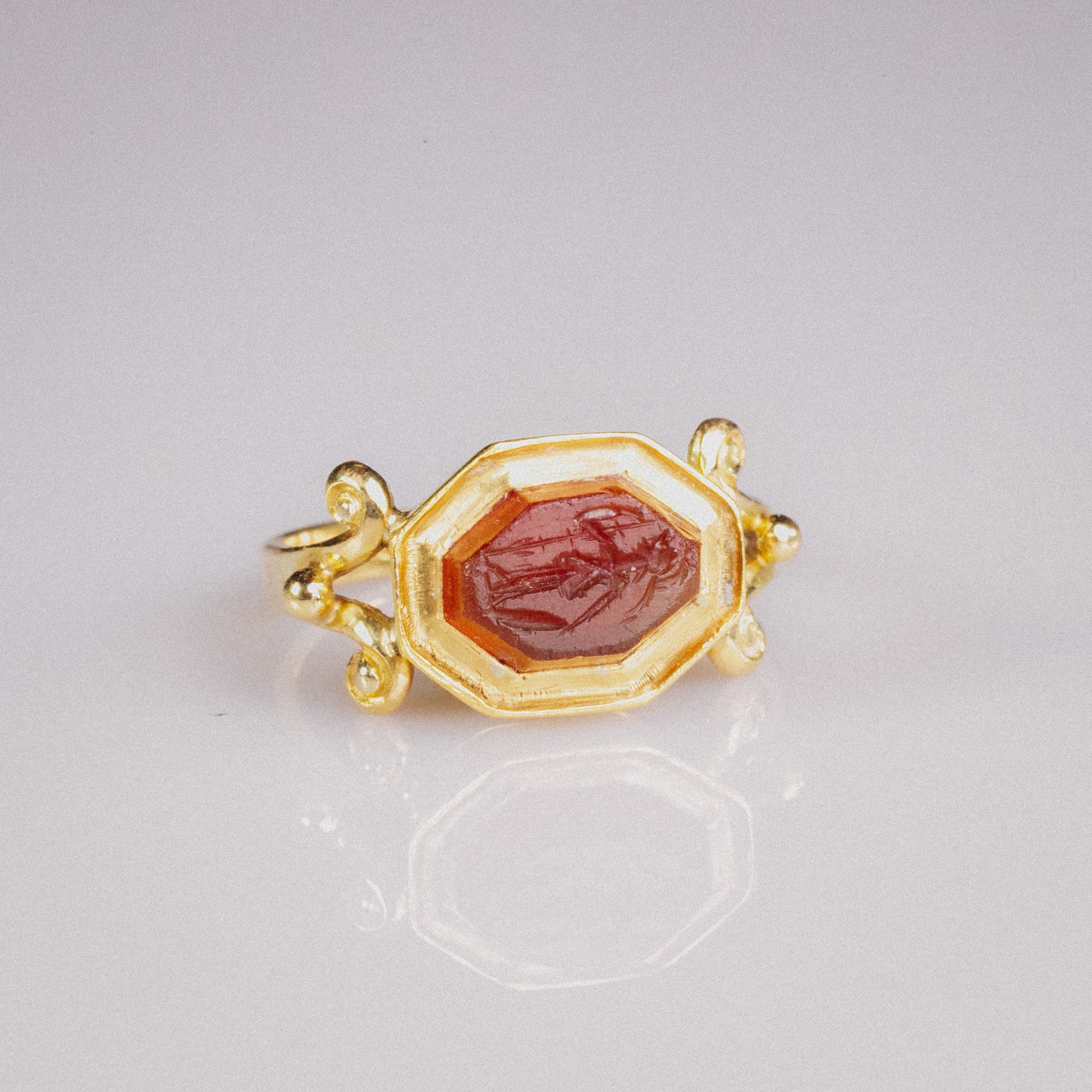 Roman Carnelian Intaglio Ring of Minerva in Victorian Gold Mount – “Minerva” (2nd–3rd CE, Mount 19th CE) – EU 61 / US 8.75