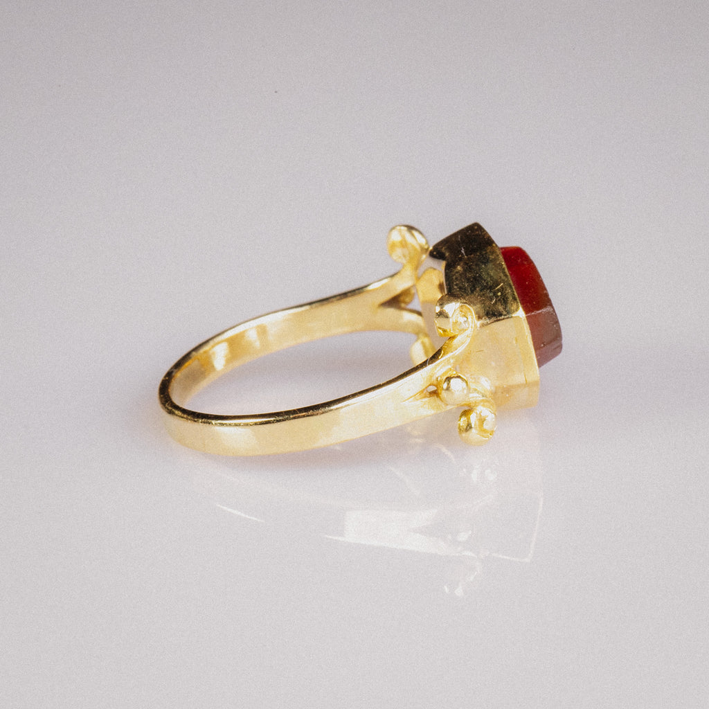 Roman Carnelian Intaglio Ring of Minerva in Victorian Gold Mount – “Minerva” (2nd–3rd CE, Mount 19th CE) – EU 61 / US 8.75