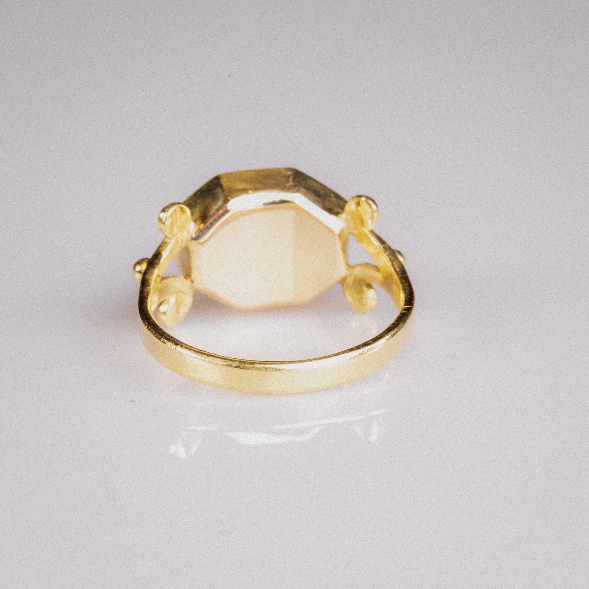 Roman Carnelian Intaglio Ring of Minerva in Victorian Gold Mount – “Minerva” (2nd–3rd CE, Mount 19th CE) – EU 61 / US 8.75