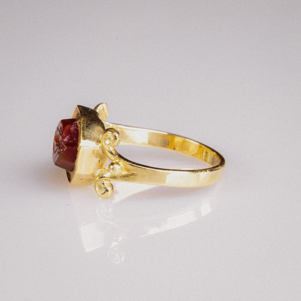 Roman Carnelian Intaglio Ring of Minerva in Victorian Gold Mount – “Minerva” (2nd–3rd CE, Mount 19th CE) – EU 61 / US 8.75