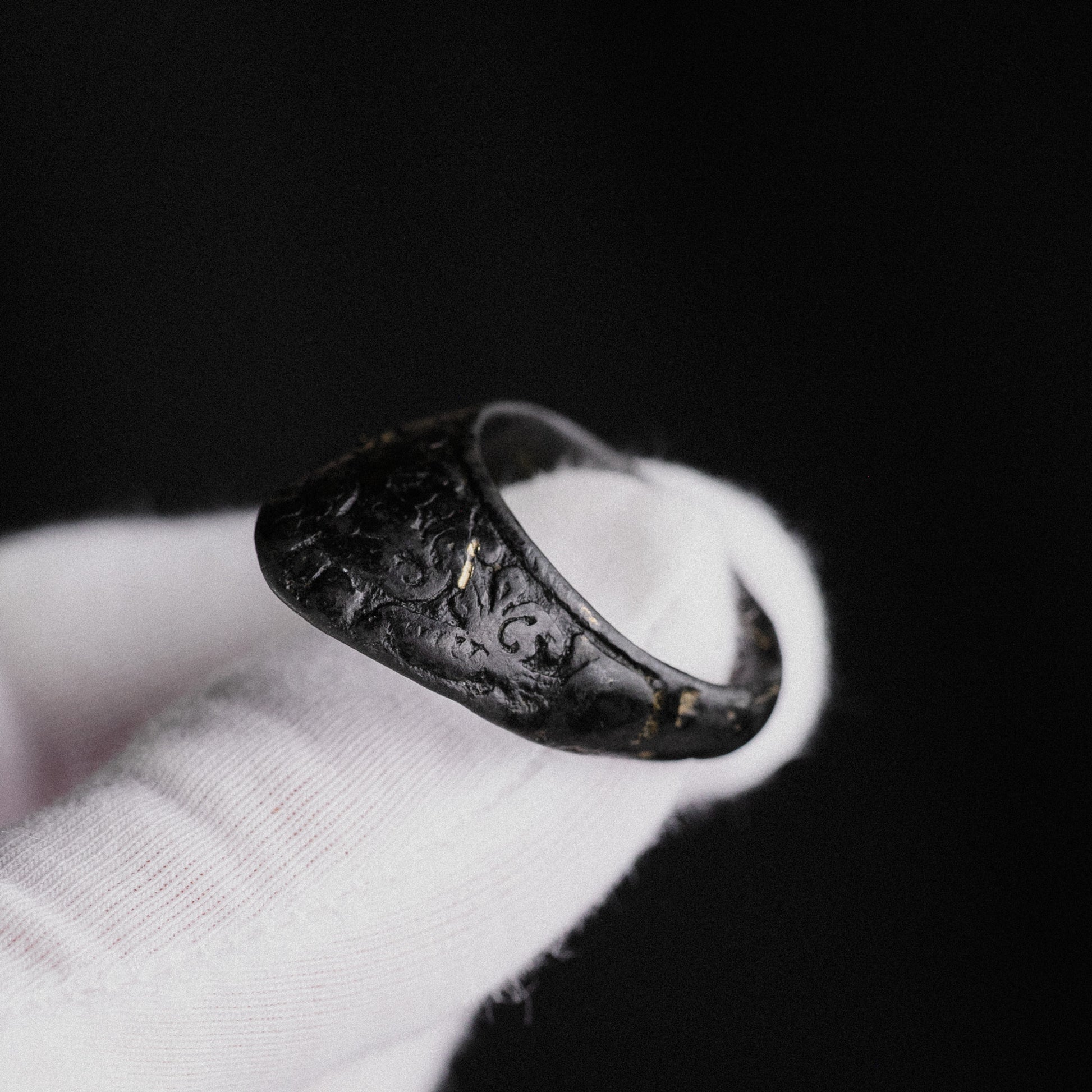 Medieval Bronze Archer’s Thumb Ring – “Sagitta” (11th–12th CE) – EU 67 / US 12.75