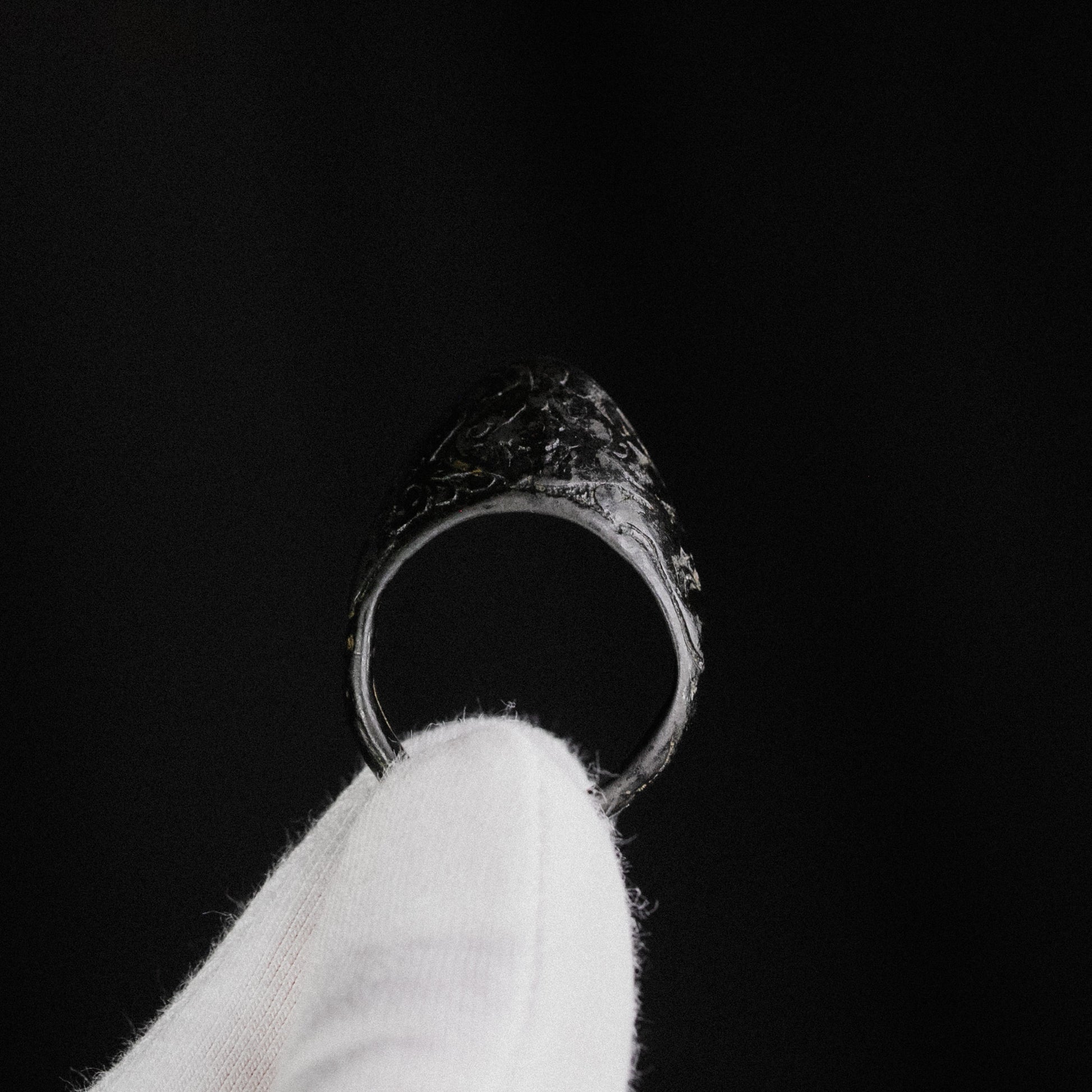 Medieval Bronze Archer’s Thumb Ring – “Sagitta” (11th–12th CE) – EU 67 / US 12.75