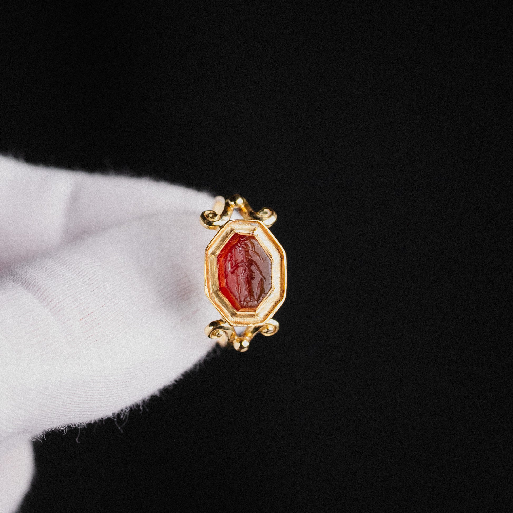 Roman Carnelian Intaglio Ring of Minerva in Victorian Gold Mount – “Minerva” (2nd–3rd CE, Mount 19th CE) – EU 61 / US 8.75