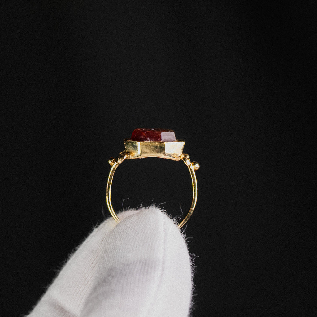 Roman Carnelian Intaglio Ring of Minerva in Victorian Gold Mount – “Minerva” (2nd–3rd CE, Mount 19th CE) – EU 61 / US 8.75