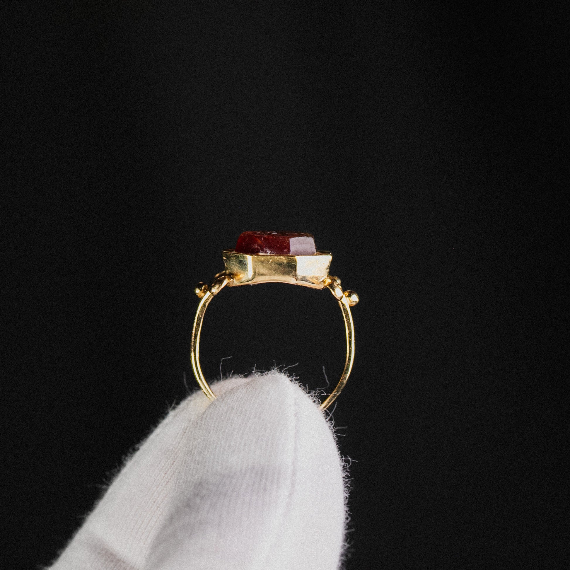 Roman Carnelian Intaglio Ring of Minerva in Victorian Gold Mount – “Minerva” (2nd–3rd CE, Mount 19th CE) – EU 61 / US 8.75