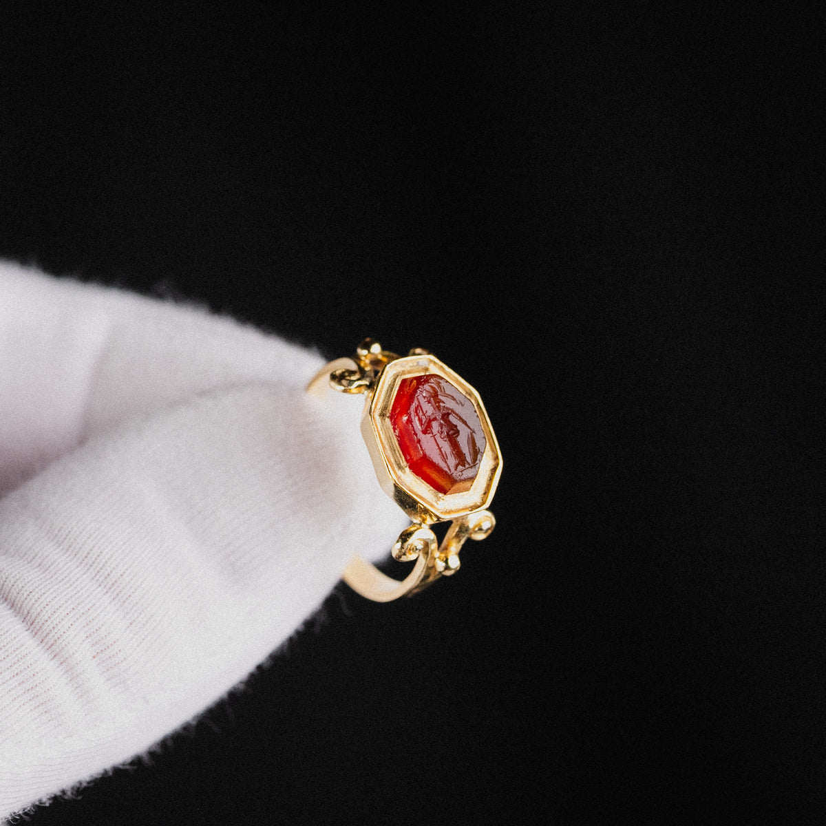 Roman Carnelian Intaglio Ring of Minerva in Victorian Gold Mount – 'Minerva' (2nd–3rd CE, Mount 19th CE) — detail view