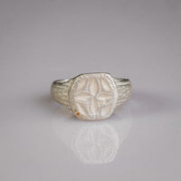Medieval Silver Signet Ring with Quatrefoil Motif – 'Quaternus' (12th–14th Ce)