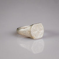Medieval Silver Signet Ring with Quatrefoil Motif – 'Quaternus' (12th–14th Ce) — view 2