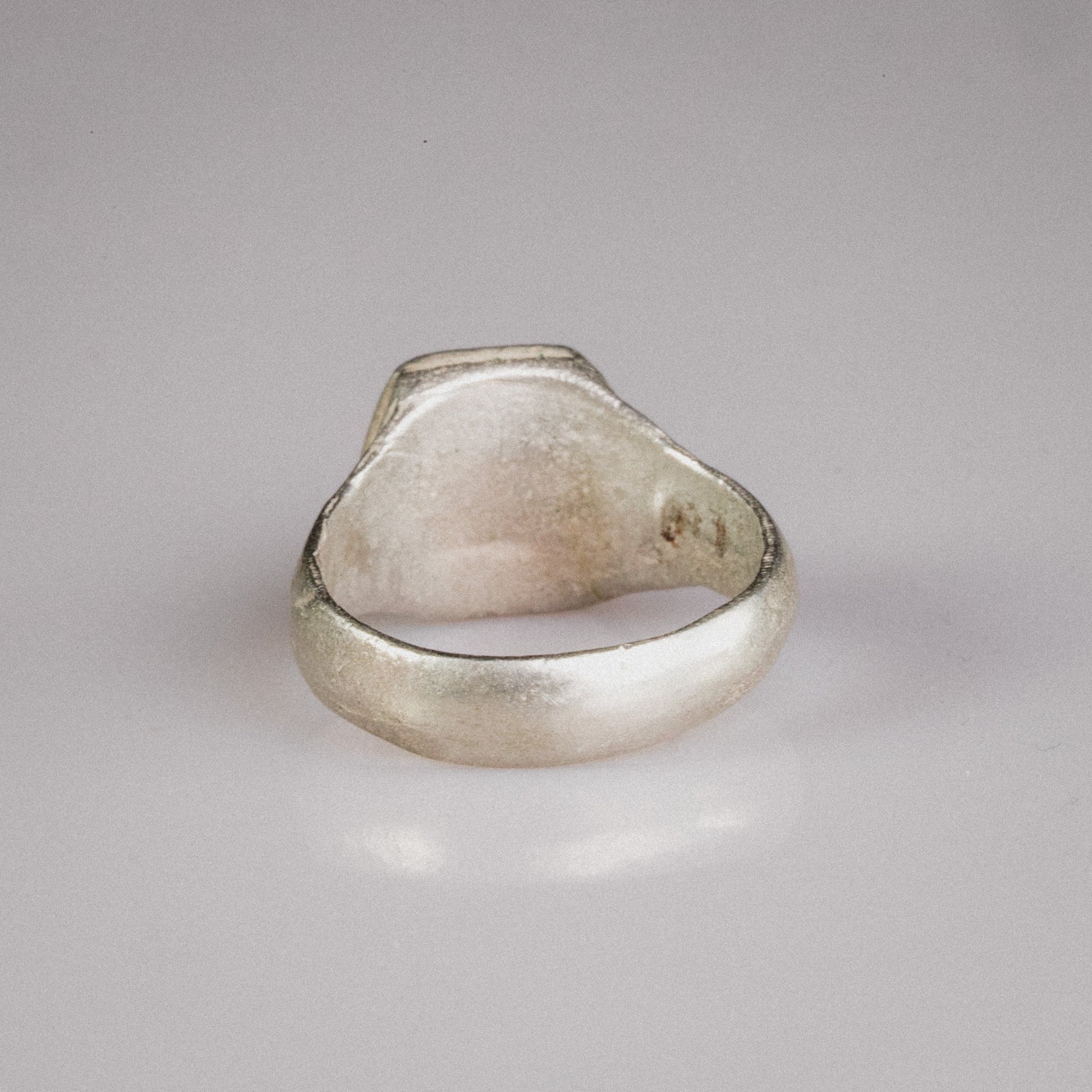 Medieval Silver Signet Ring with Quatrefoil Motif – “Quaternus” (12th–14th Ce) – EU 56 / US 7.75