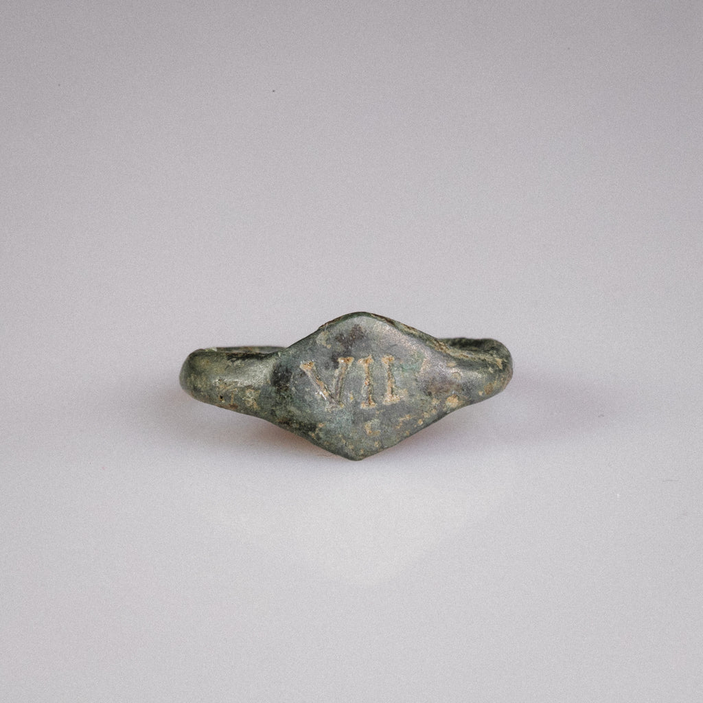 Roman Bronze Legionary Ring with Numeral VII – “Septimus” (1st–3rd CE) – Eu 53 / Us 6.5
