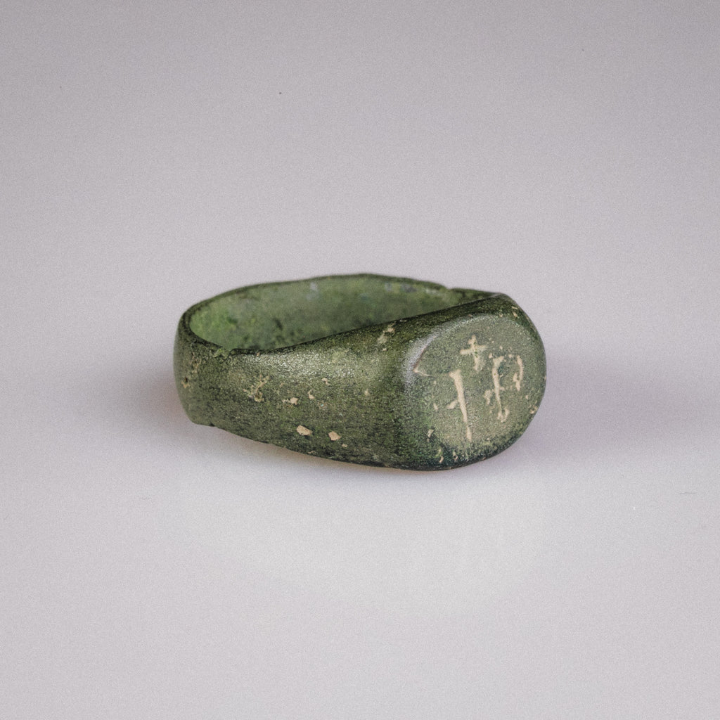 Medieval Bronze Seal Ring with Cross Motif – “Signum” (11th–13th CE) – EU 57 / US 8