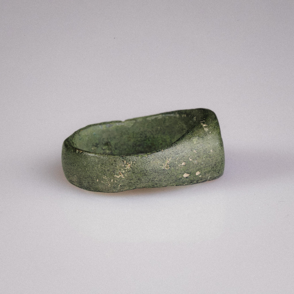 Medieval Bronze Seal Ring with Cross Motif – “Signum” (11th–13th CE) – EU 57 / US 8