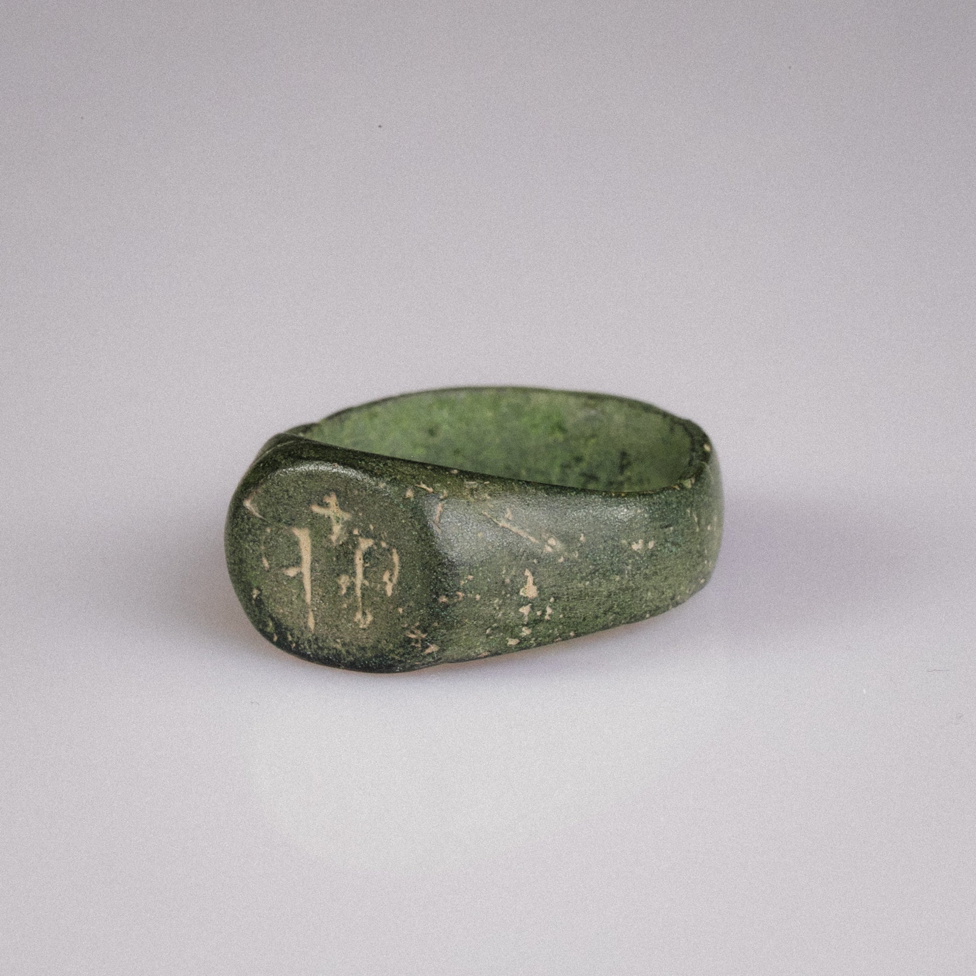 Medieval Bronze Seal Ring with Cross Motif – “Signum” (11th–13th CE) – EU 57 / US 8