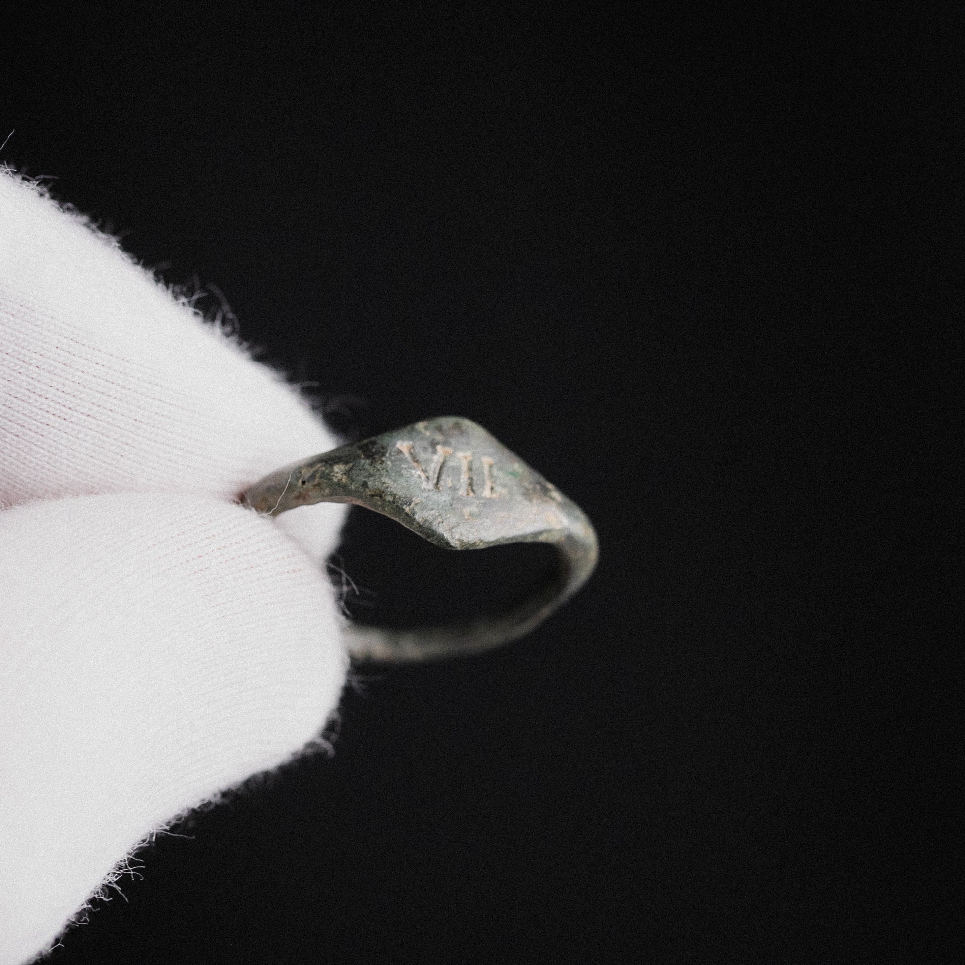 Roman Bronze Legionary Ring with Numeral VII – “Septimus” (1st–3rd CE) – Eu 53 / Us 6.5