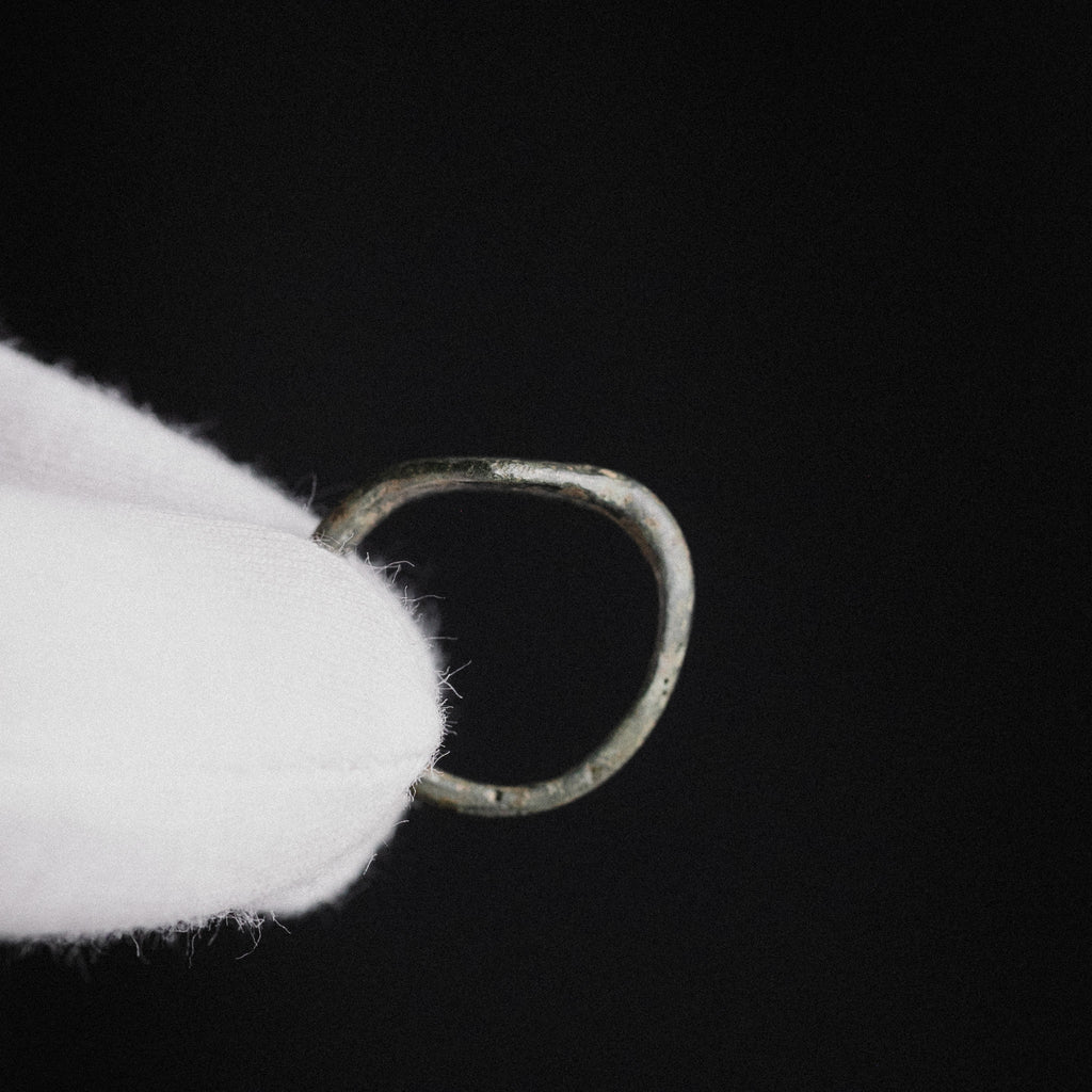 Roman Bronze Legionary Ring with Numeral VII – “Septimus” (1st–3rd CE) – Eu 53 / Us 6.5