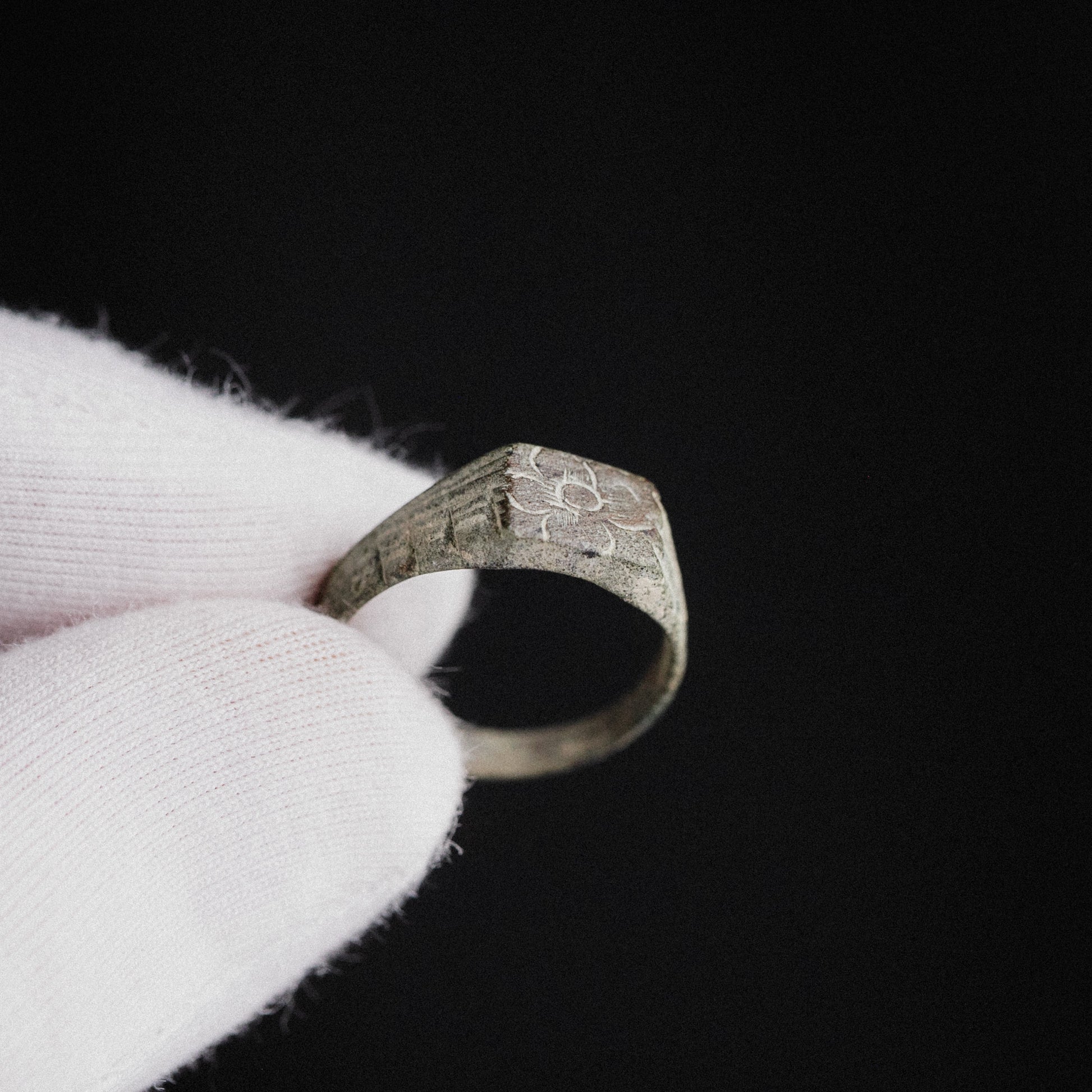 Medieval Bronze Flower Seal Ring – “Florinus” (11th–13th CE) – EU 56 / US 7.75