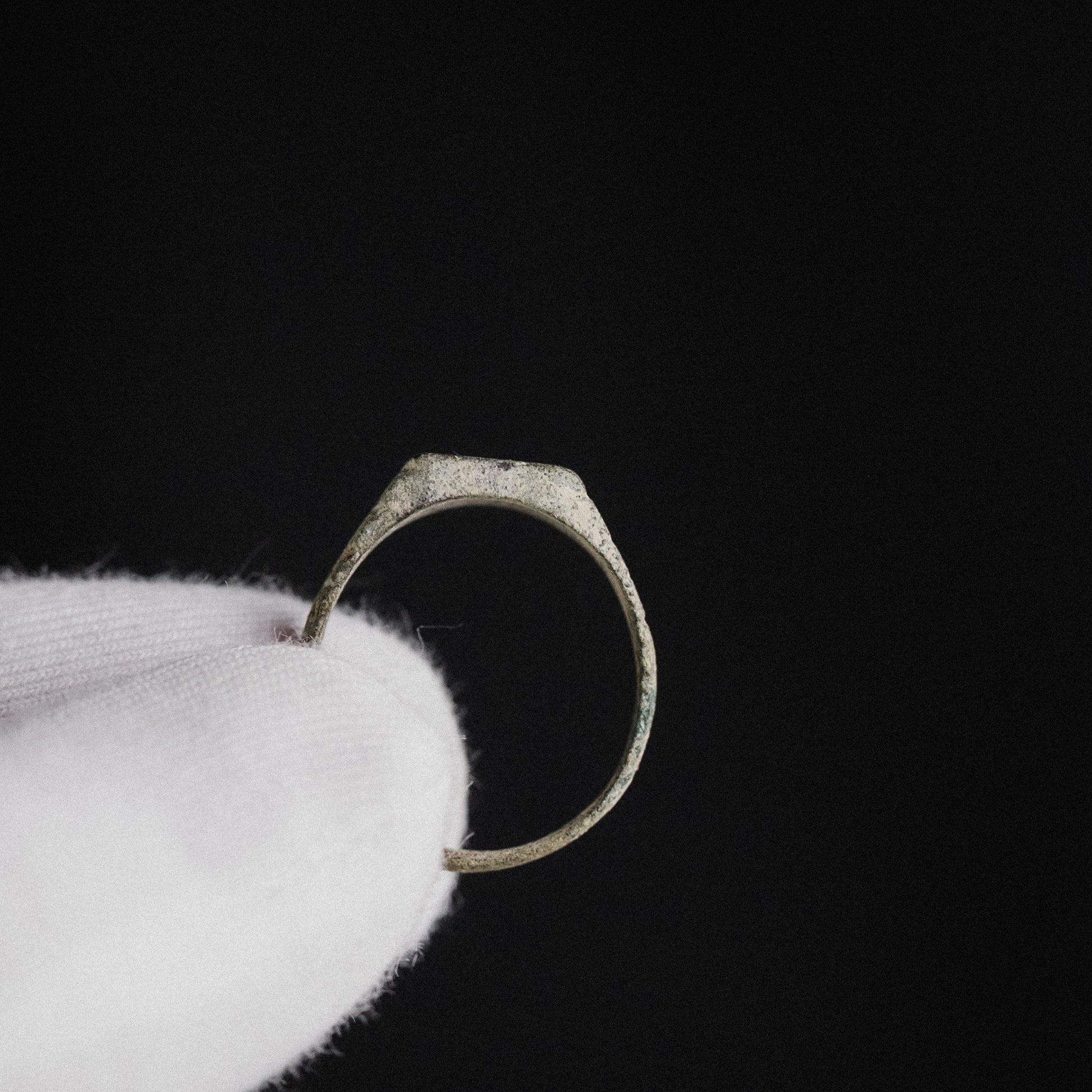 Medieval Bronze Flower Seal Ring – “Florinus” (11th–13th CE) – EU 56 / US 7.75