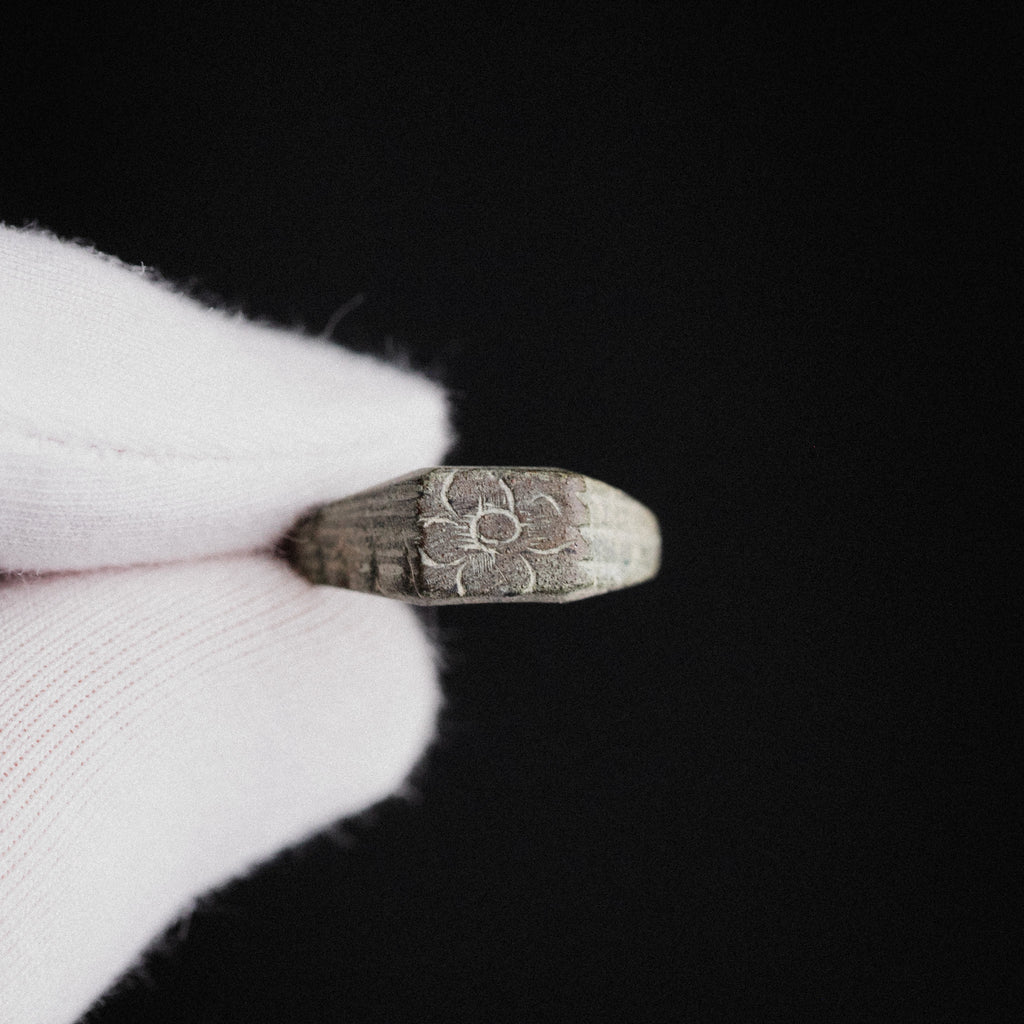 Medieval Bronze Flower Seal Ring – “Florinus” (11th–13th CE) – EU 56 / US 7.75
