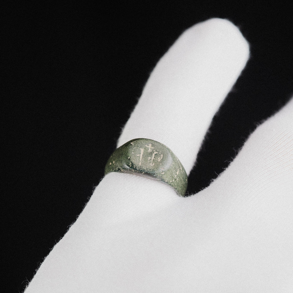 Medieval Bronze Seal Ring with Cross Motif – “Signum” (11th–13th CE) – EU 57 / US 8