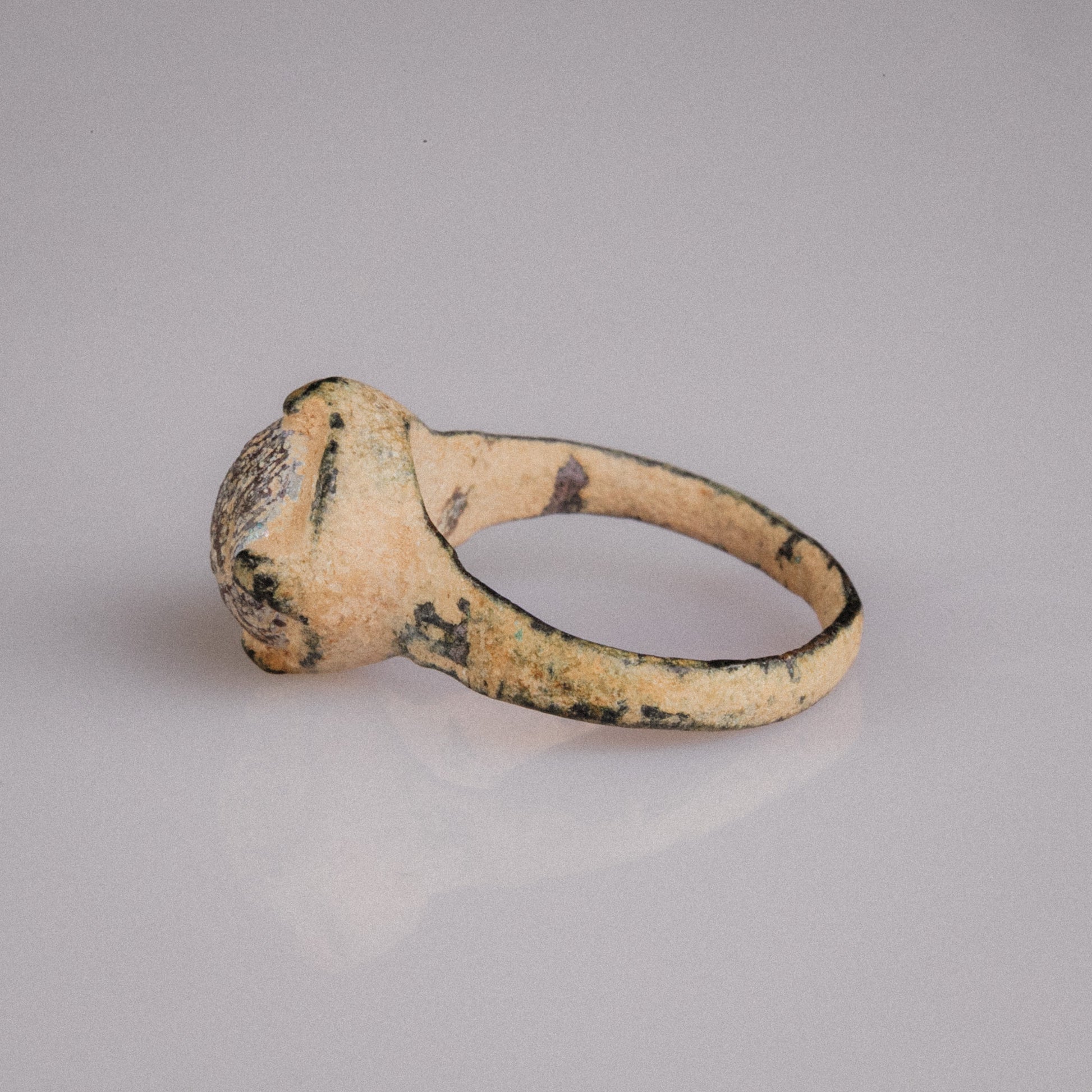 Late Roman to Early Medieval Bronze Ring with Red Glass Cabochon – “Rubellus” (4th–10th CE) – EU 50 / US 5.25