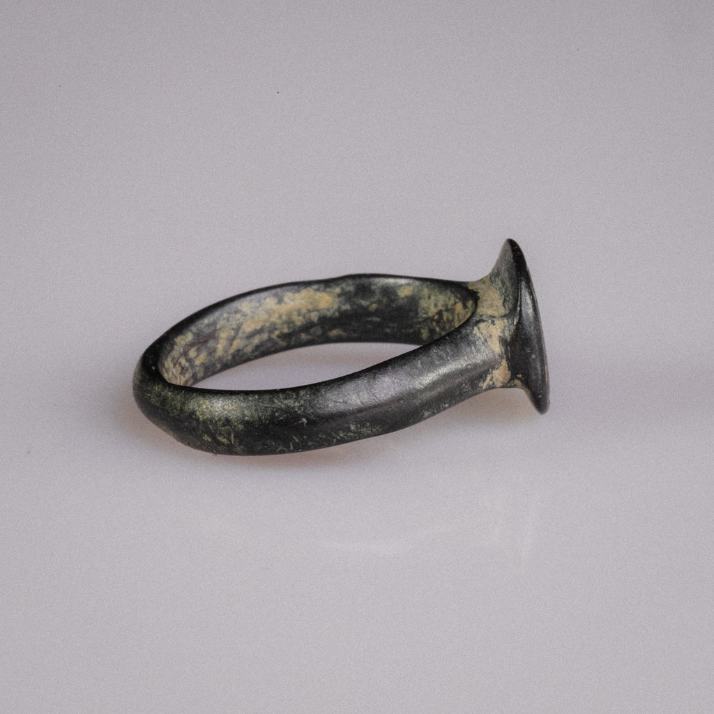 Medieval Bronze Geometric Signet Ring with Chevron Motif – “Chevronis” (11th–14th CE) – EU 51 / US 5.75