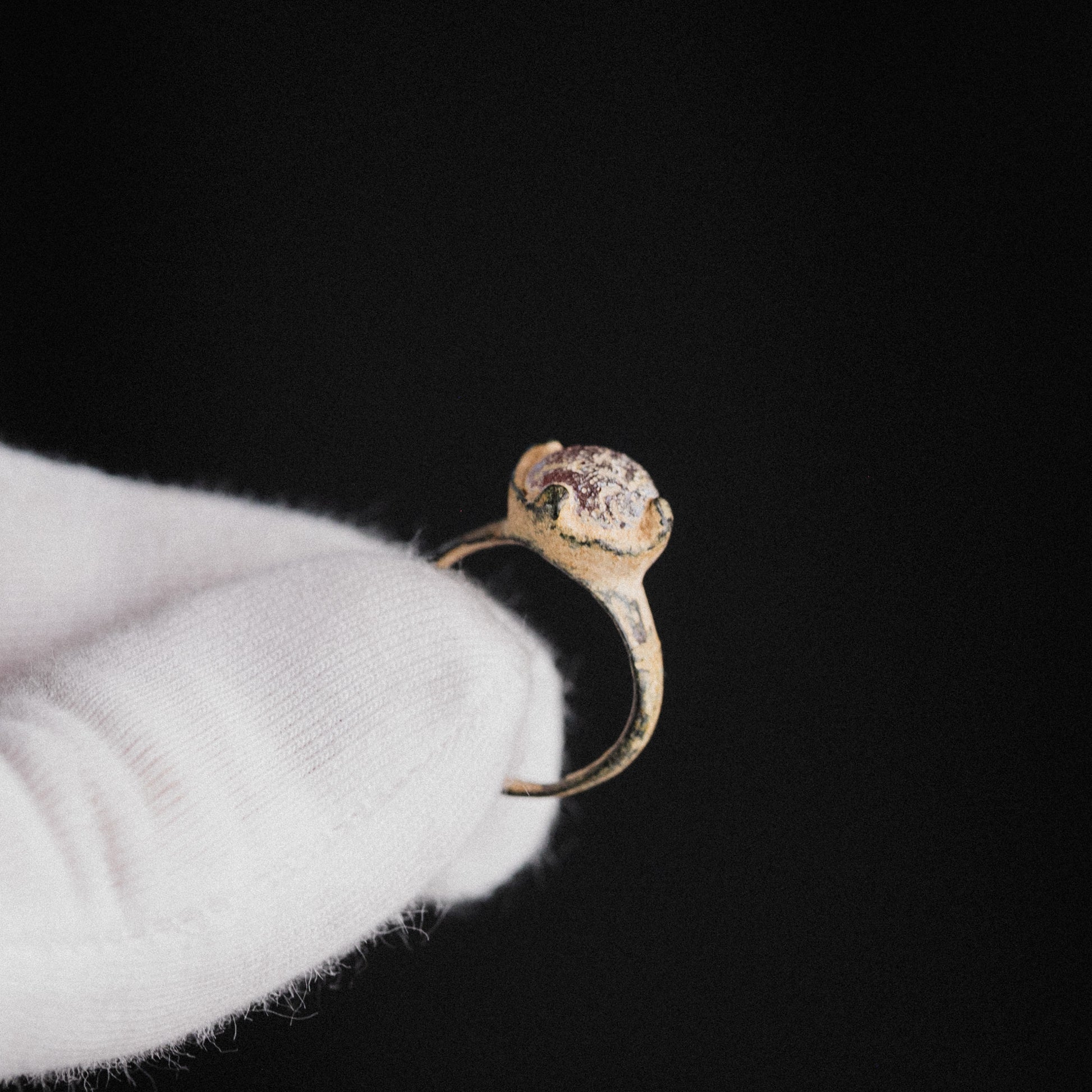 Late Roman to Early Medieval Bronze Ring with Red Glass Cabochon – “Rubellus” (4th–10th CE) – EU 50 / US 5.25