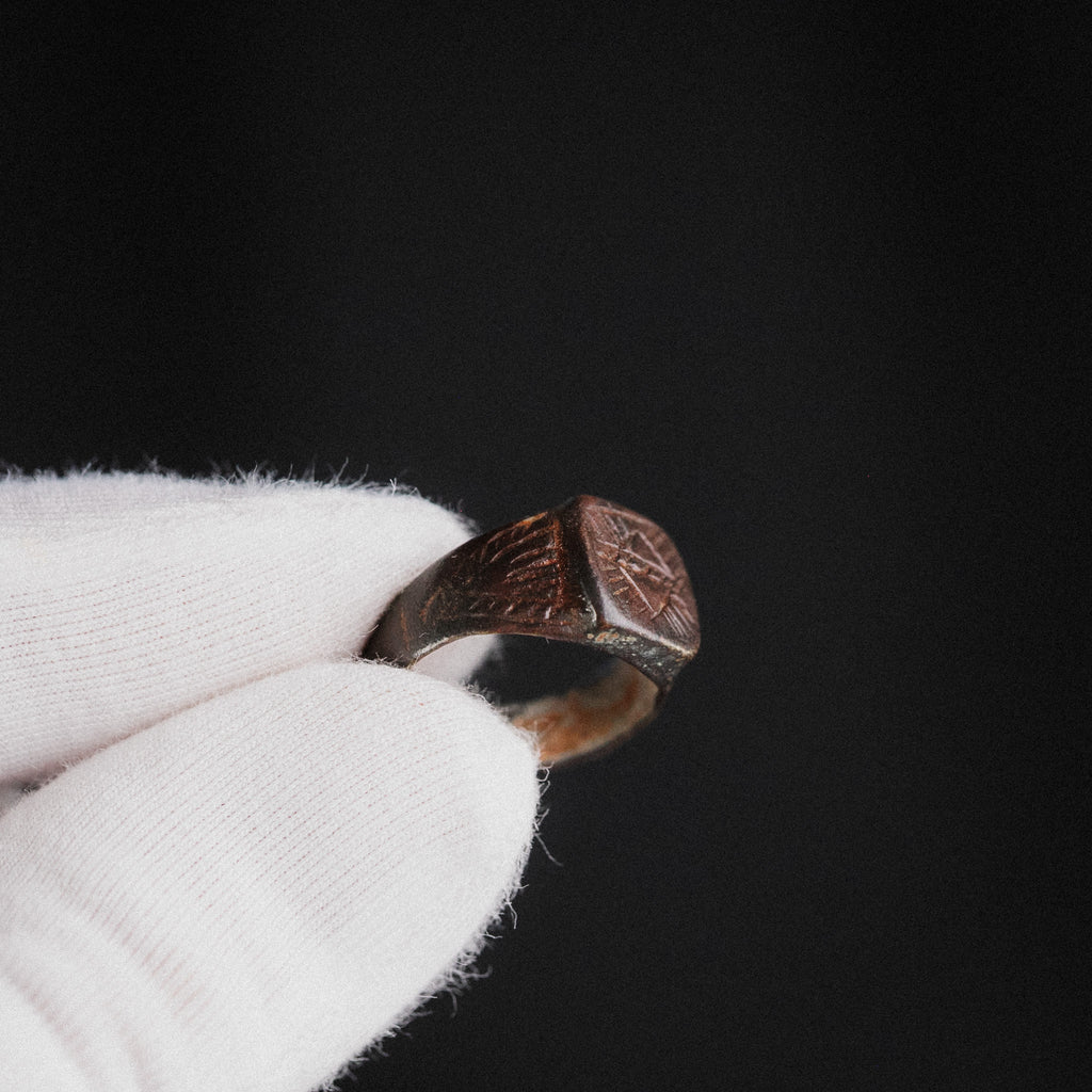 Medieval Bronze Geometric Signet Ring – “Intercisus” (9th–13th CE) – EU 52 / US 6.25