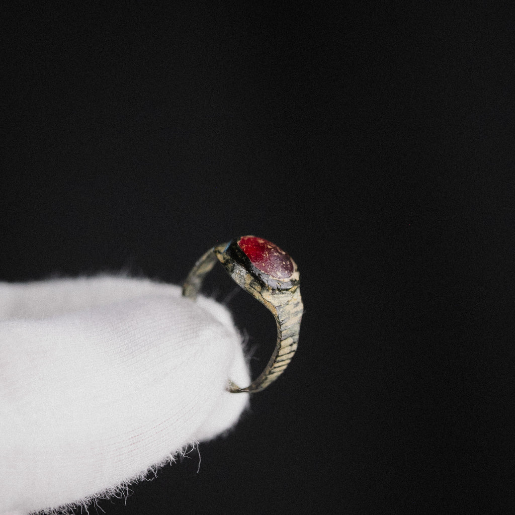 Medieval Bronze Ring with Red Glass Cabochon – “Carminis” (9th–14th CE) – EU 50 / US 5.25