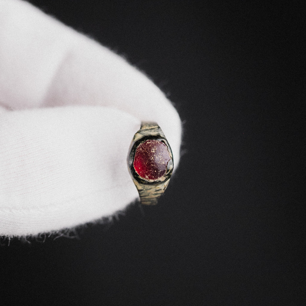 Medieval Bronze Ring with Red Glass Cabochon – “Carminis” (9th–14th CE) – EU 50 / US 5.25